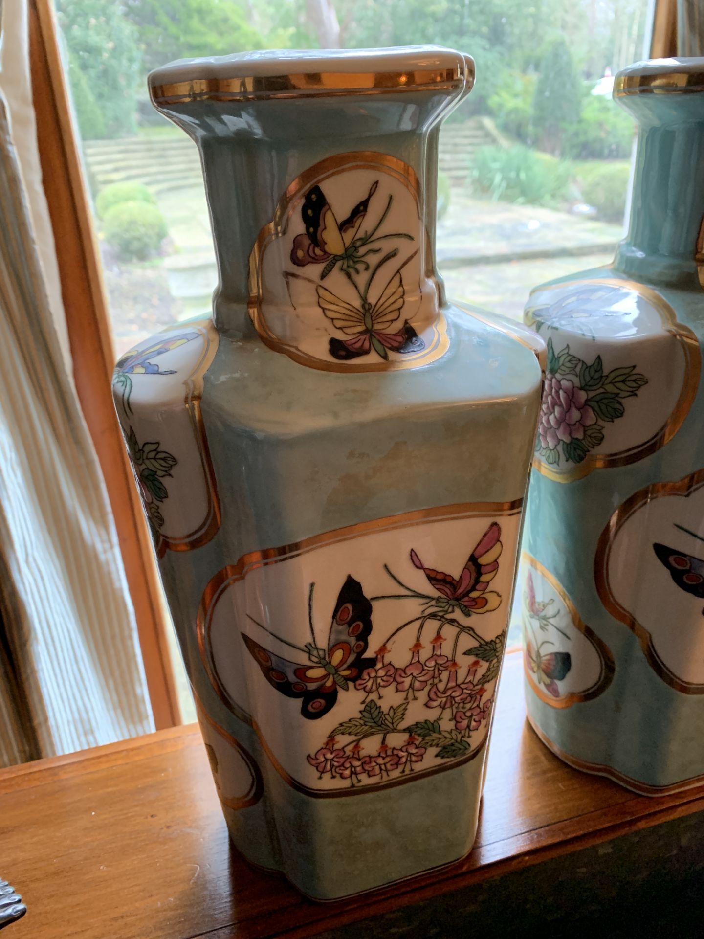 Pair of aqua coloured Oriental style vases - Image 2 of 4