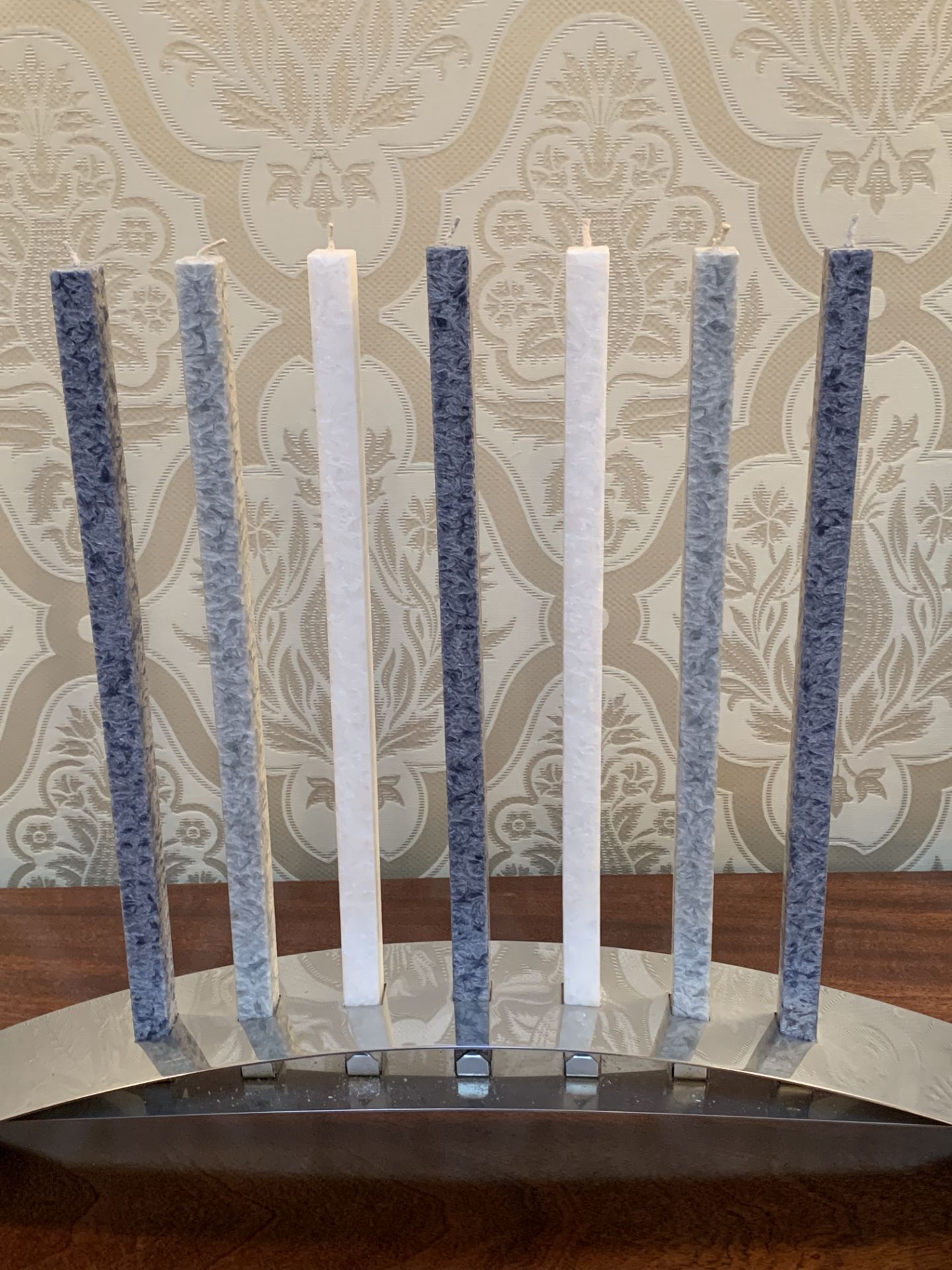 Chrome curved candle holder and candles - Image 3 of 3
