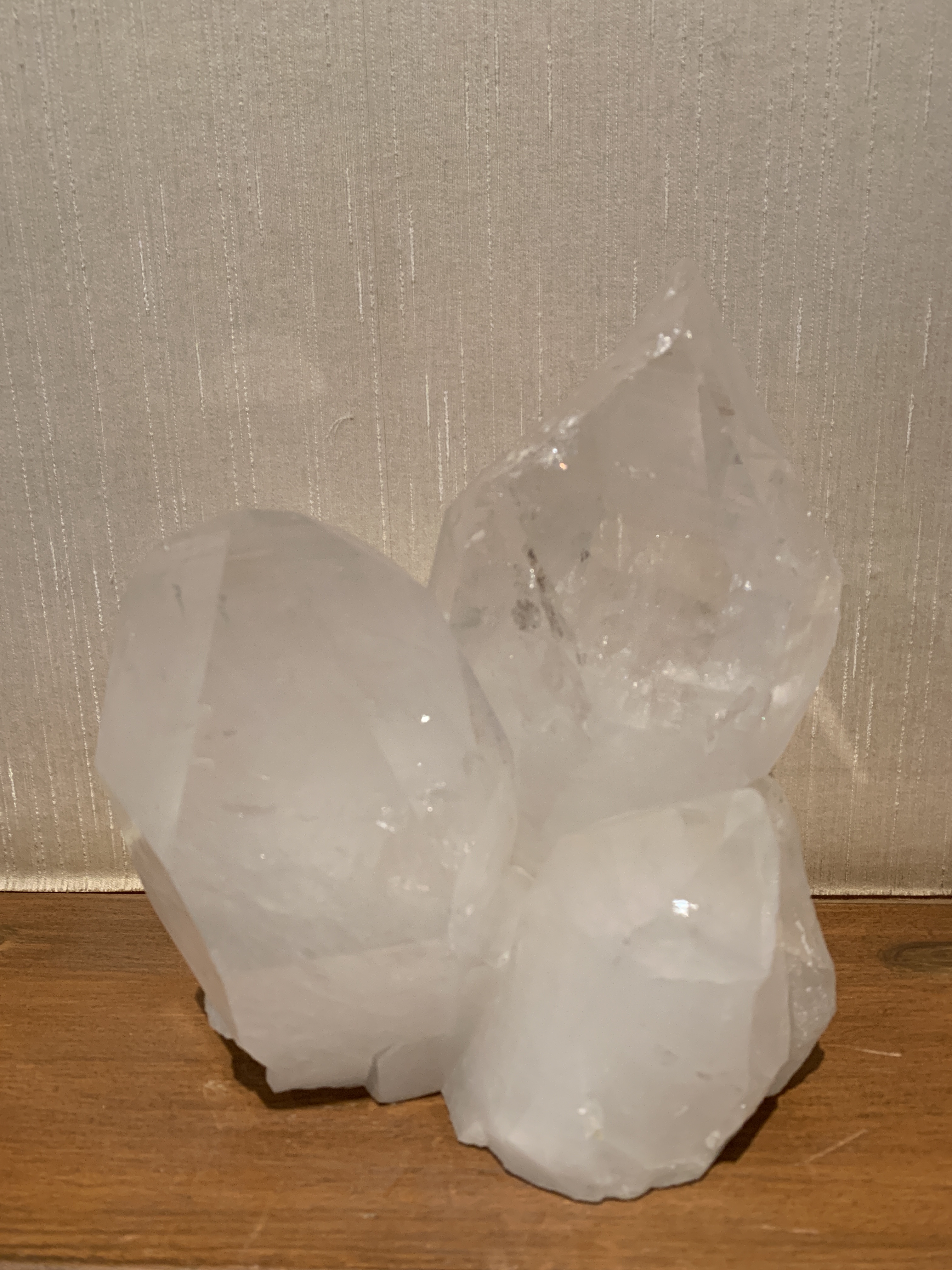 Two pink quartz obelisks, and a white quartz crysta - Image 2 of 4