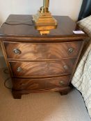 Two mahogany small chests of three drawers