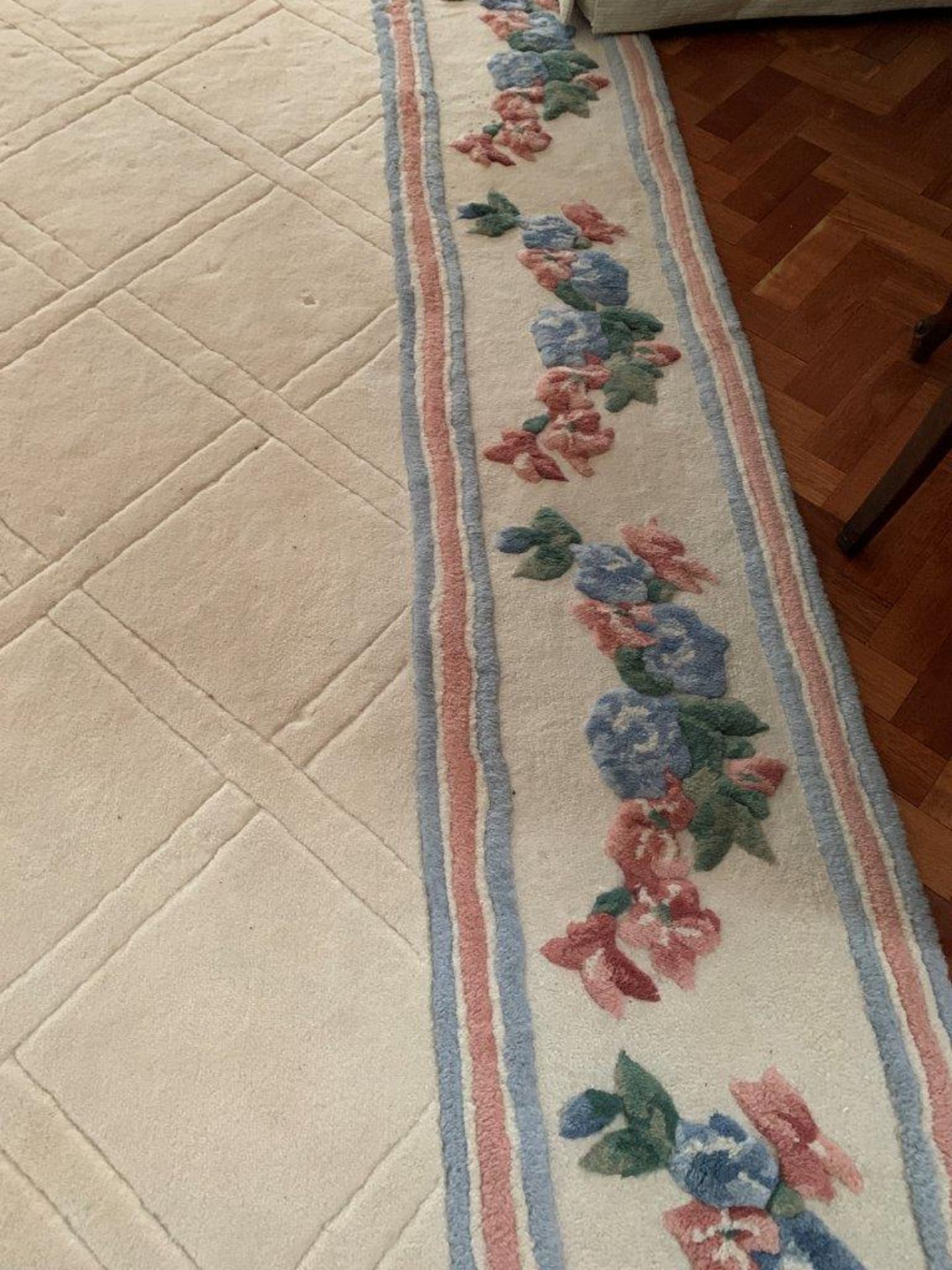 Very large cream oriental style carpet - Image 6 of 7