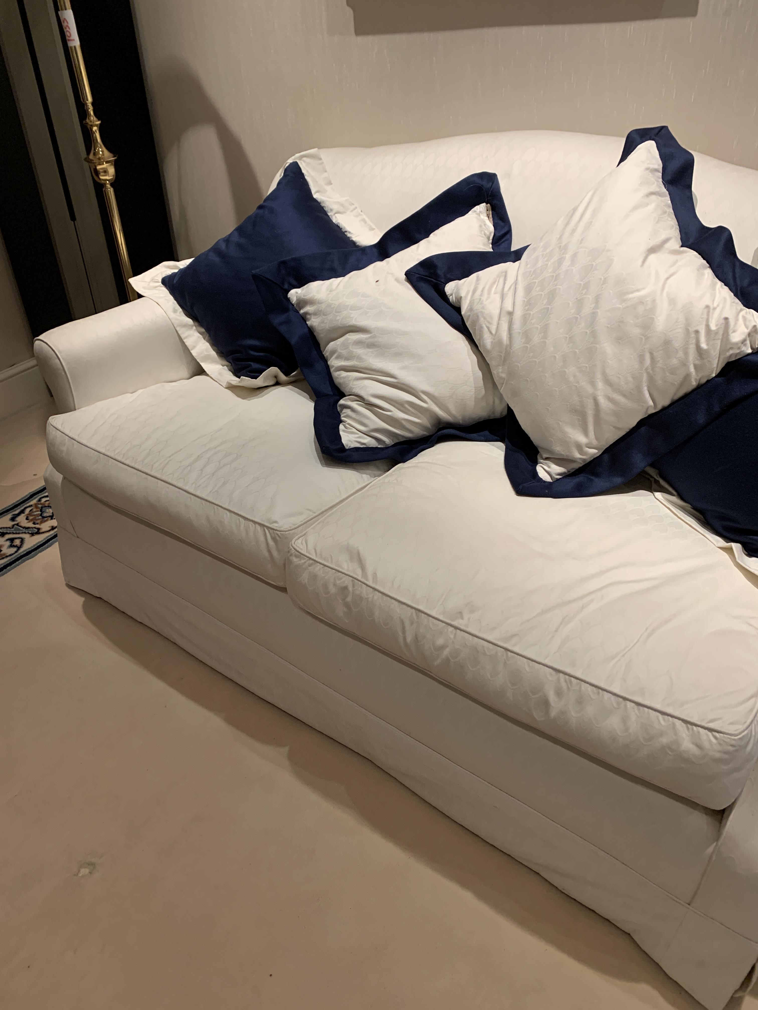 Cream upholstered two seat sofa with seat cushions and four scatter cushions. - Image 3 of 5