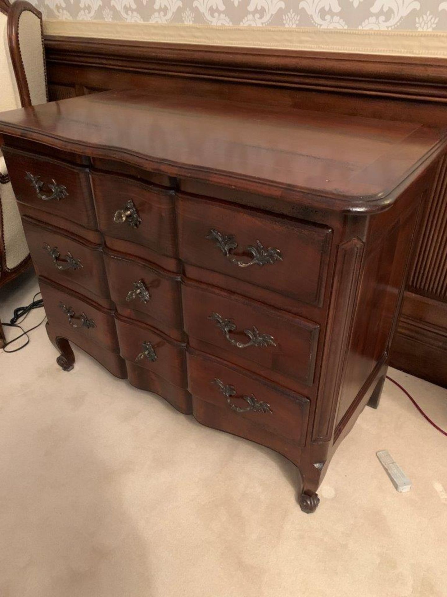 Hardwood French style chest of three drawers - Bild 2 aus 5