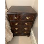 Two mahogany Georgian style small chests of four drawers