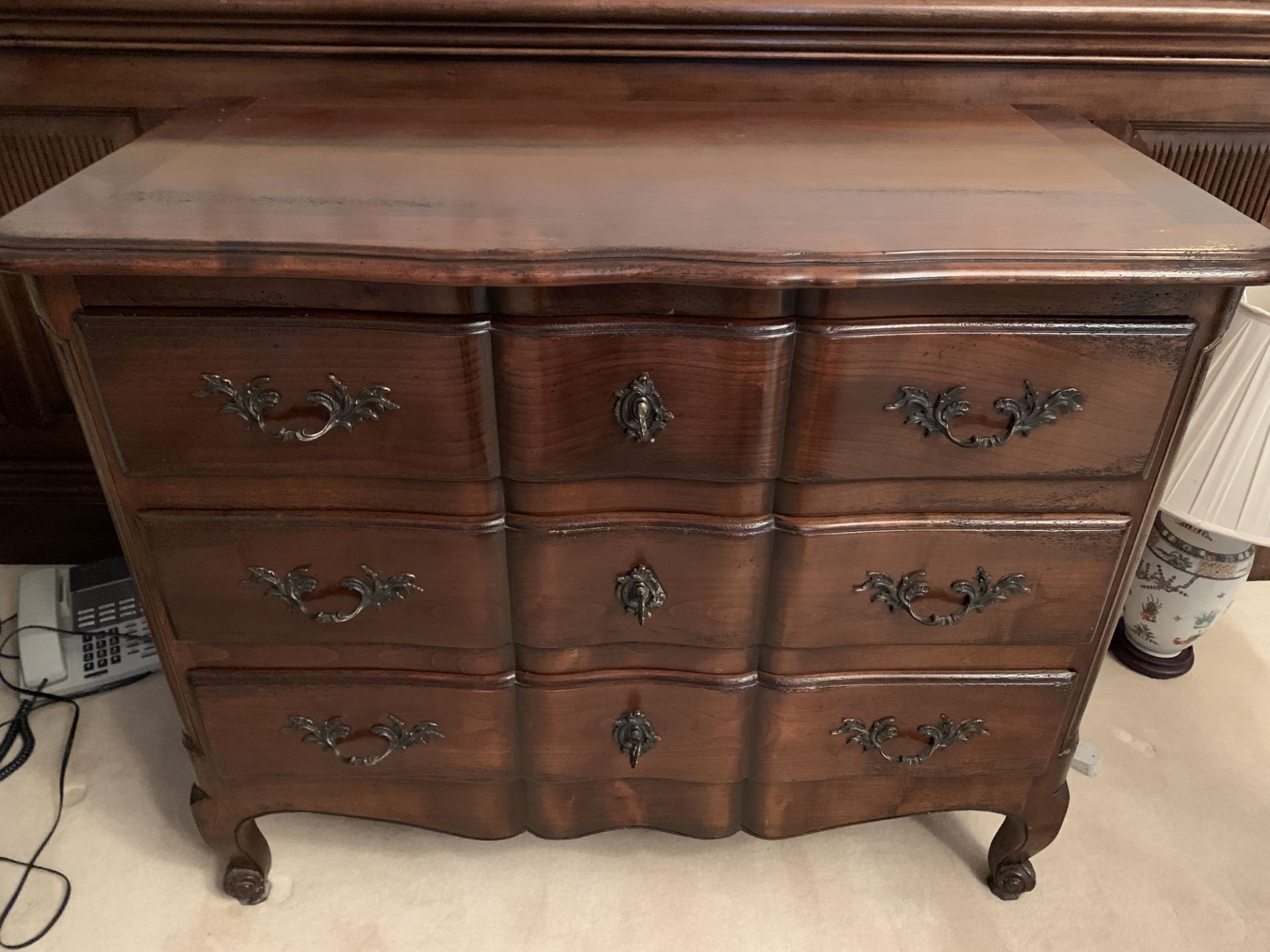 Hardwood French style chest of three drawers - Image 5 of 5