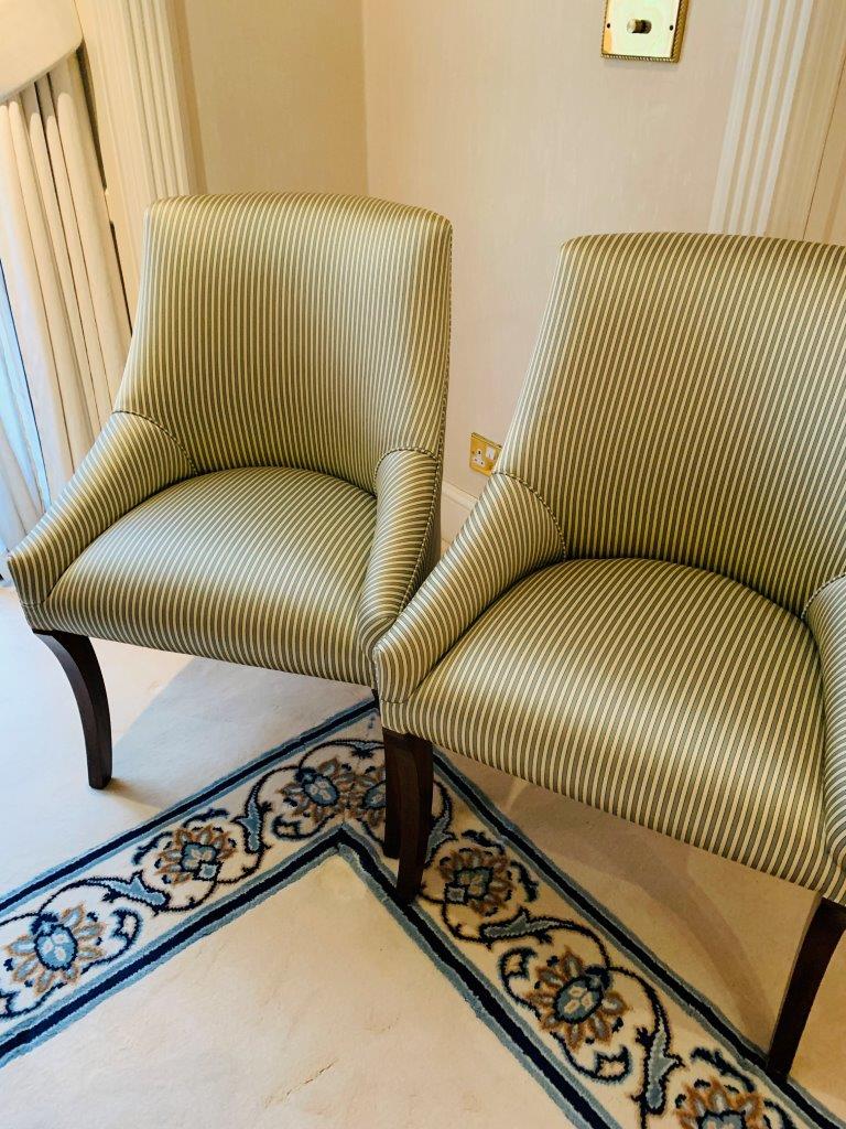 Two upholstered chairs in striped fabric, with sabre legs - Image 2 of 4