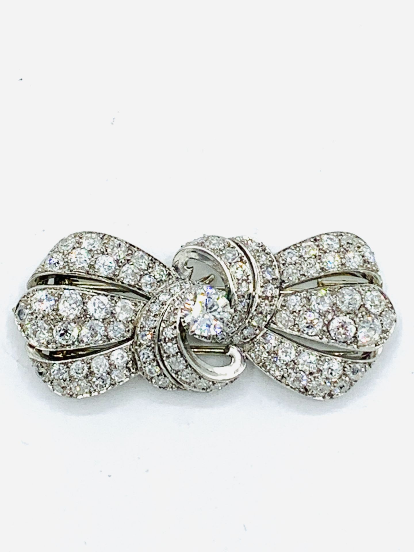 18ct gold and diamond clip brooch, centre stone approximately 1.3ct - Image 4 of 8
