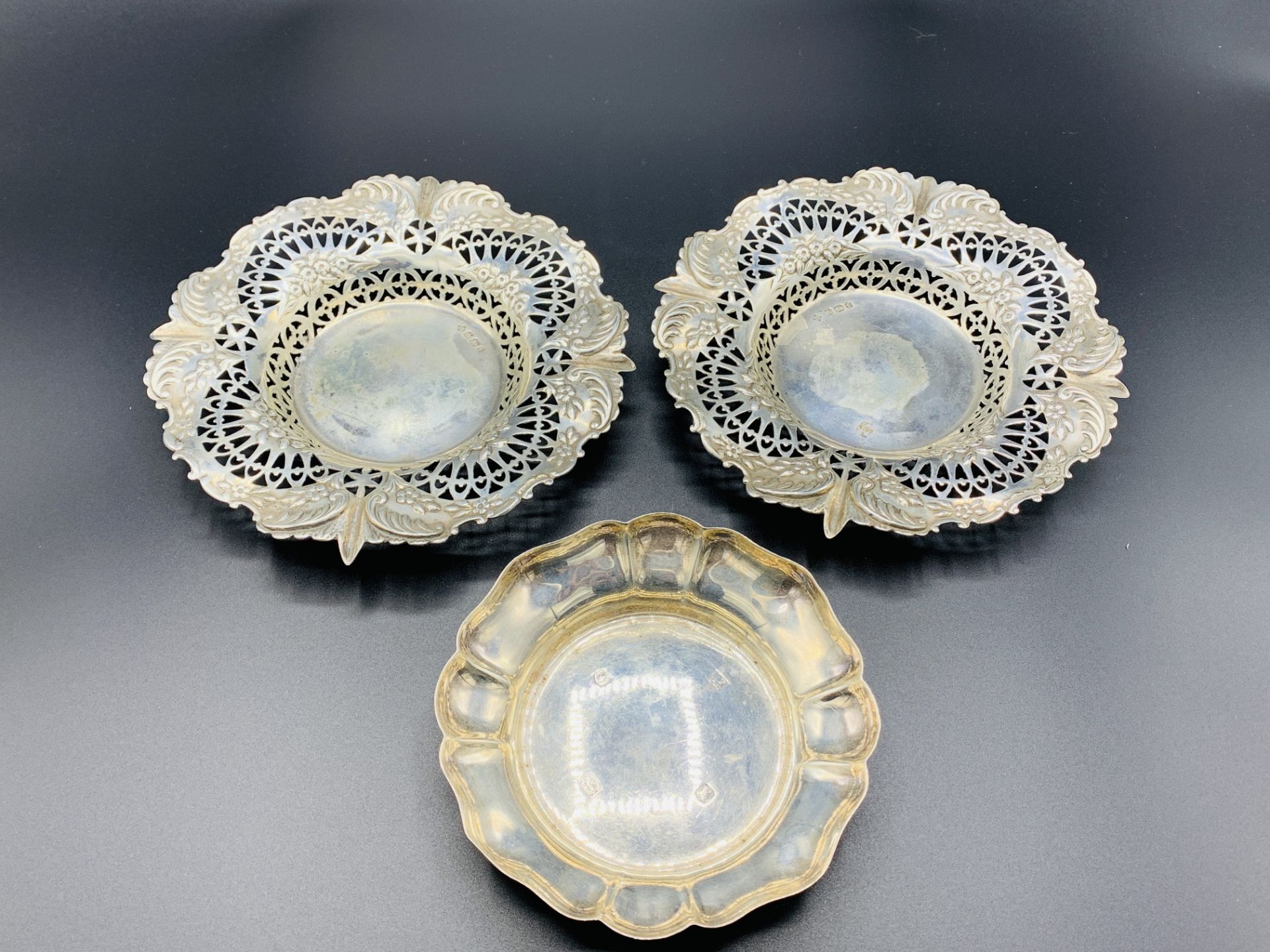 Two silver filigree dishes, Sheffield 1898, by Martin Hall & Co., and another silver dish - Image 5 of 6