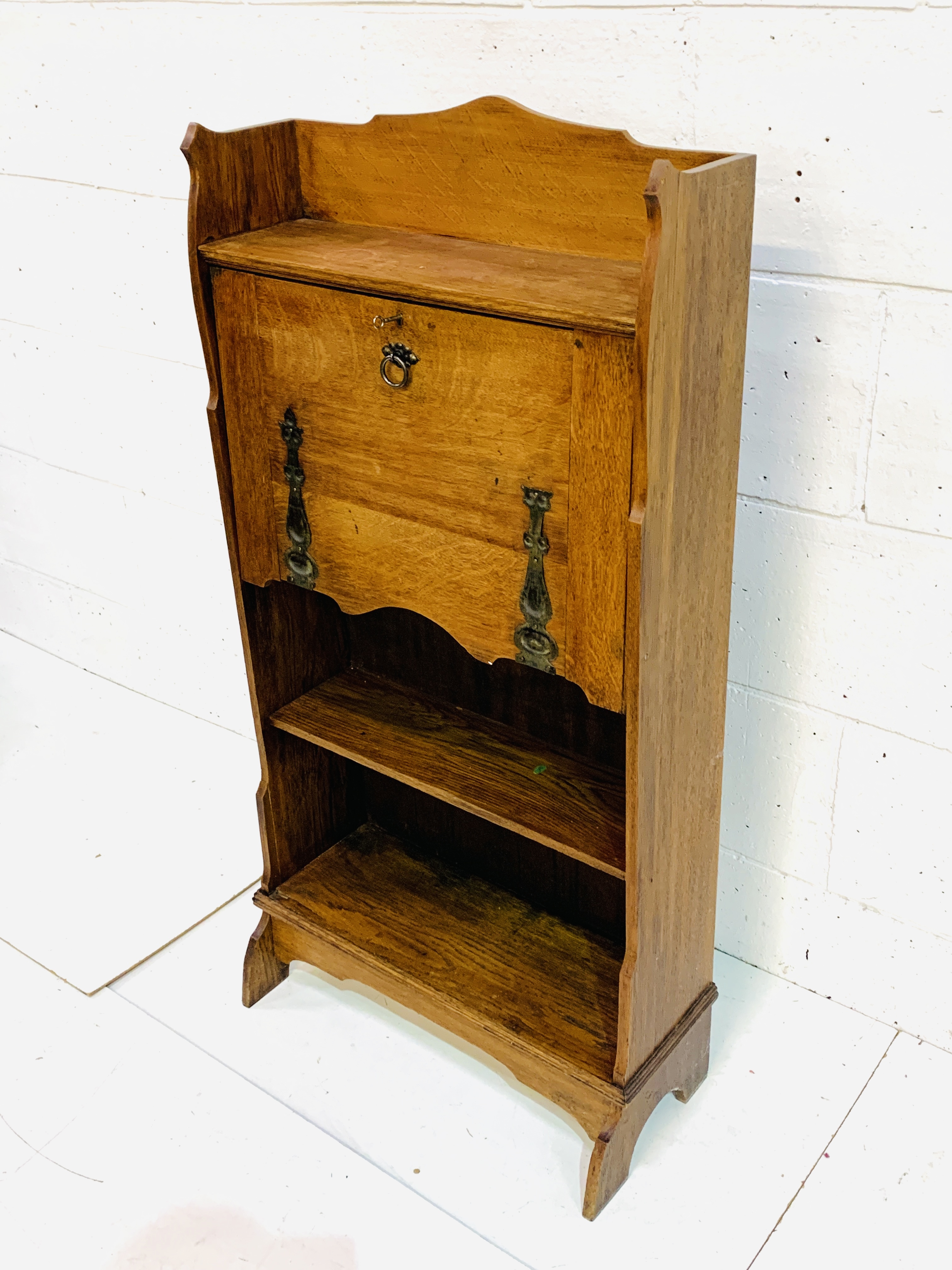 Oak Arts and Crafts style bureau - Image 2 of 3