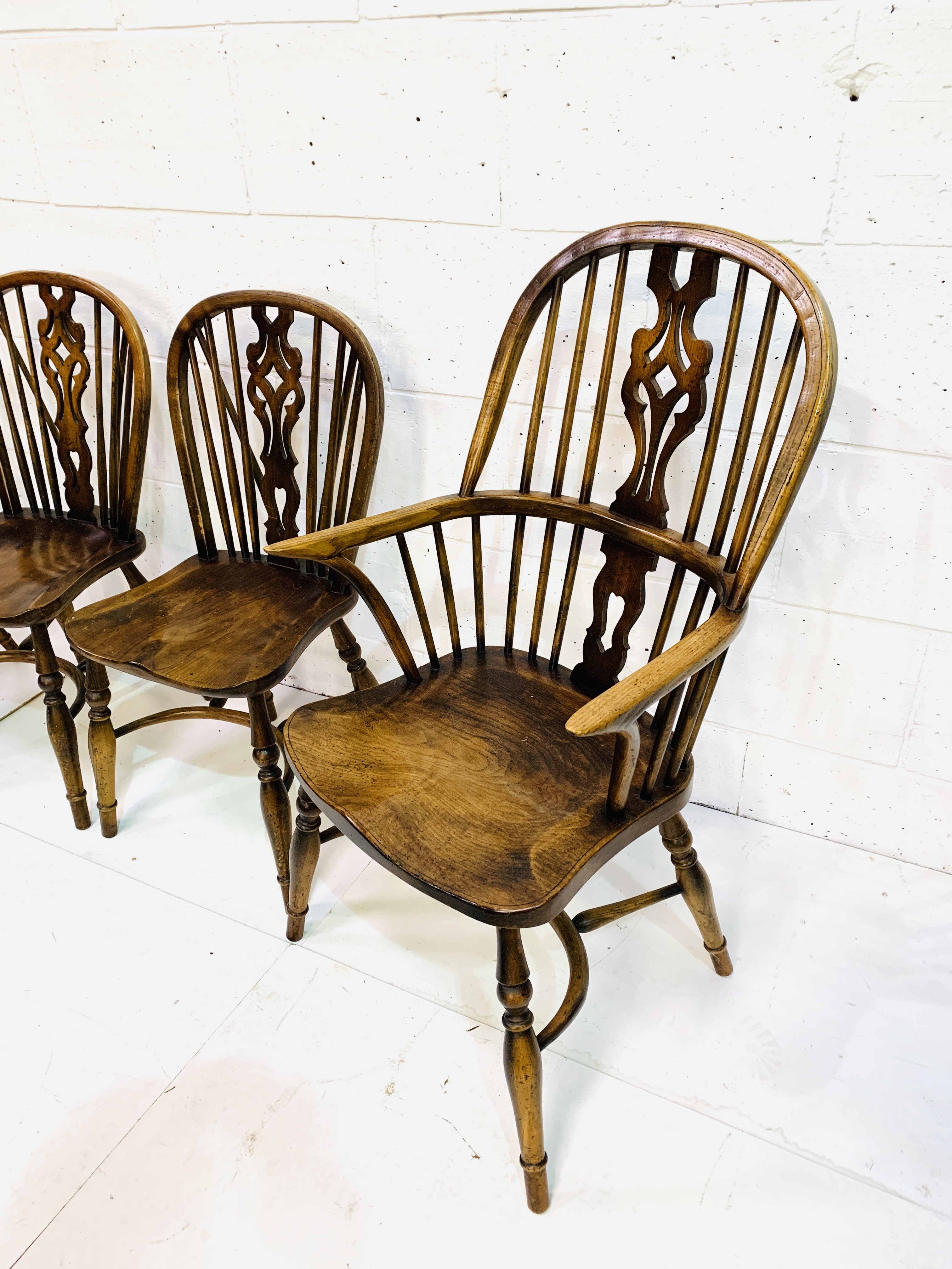 A group of 4 oak and elm chairs - Image 2 of 5