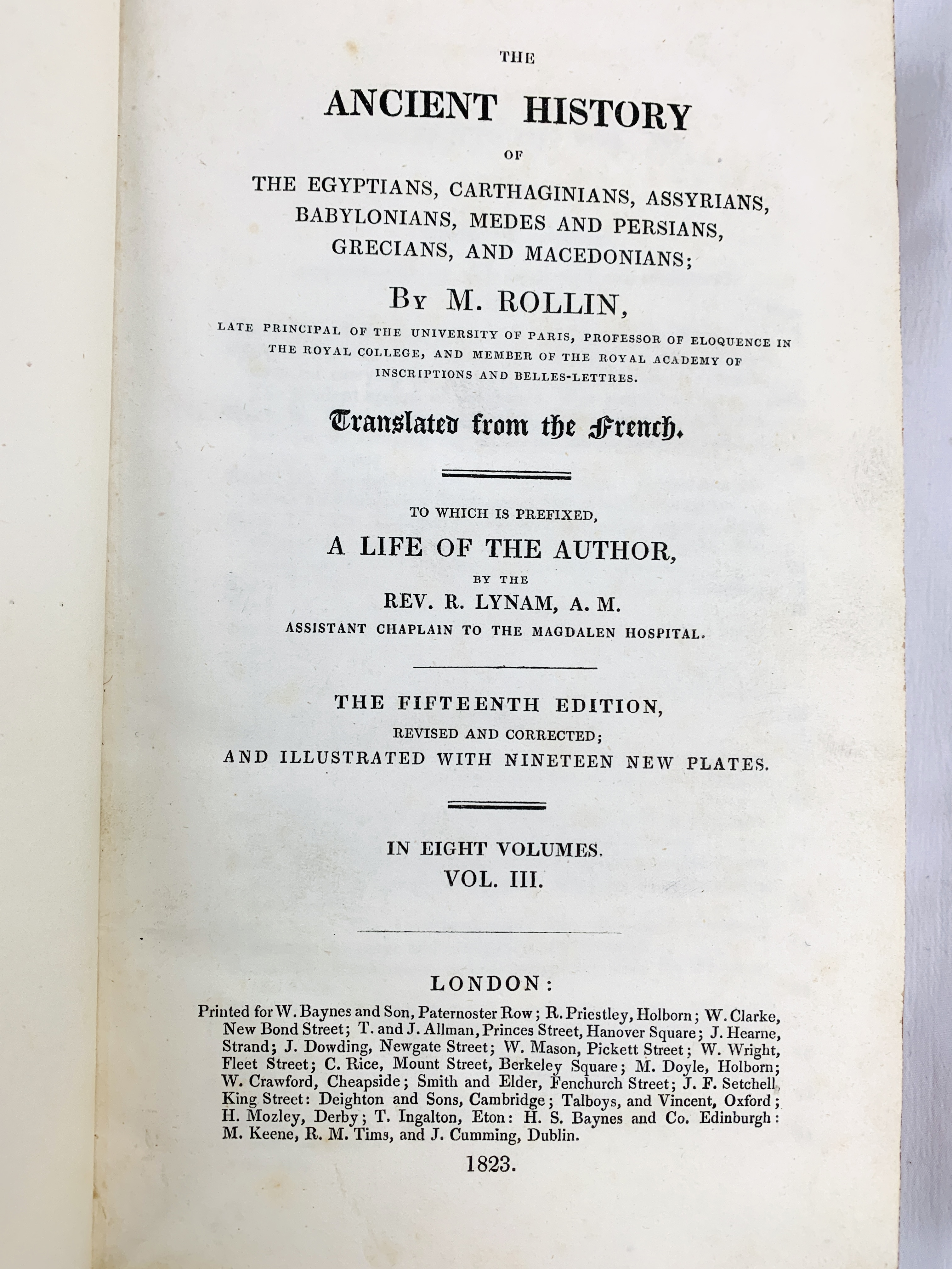 Rollin's 'Ancient History', 7 of 8 volumes; and 3 volumes of 'Philosophy', in Latin - Image 3 of 3