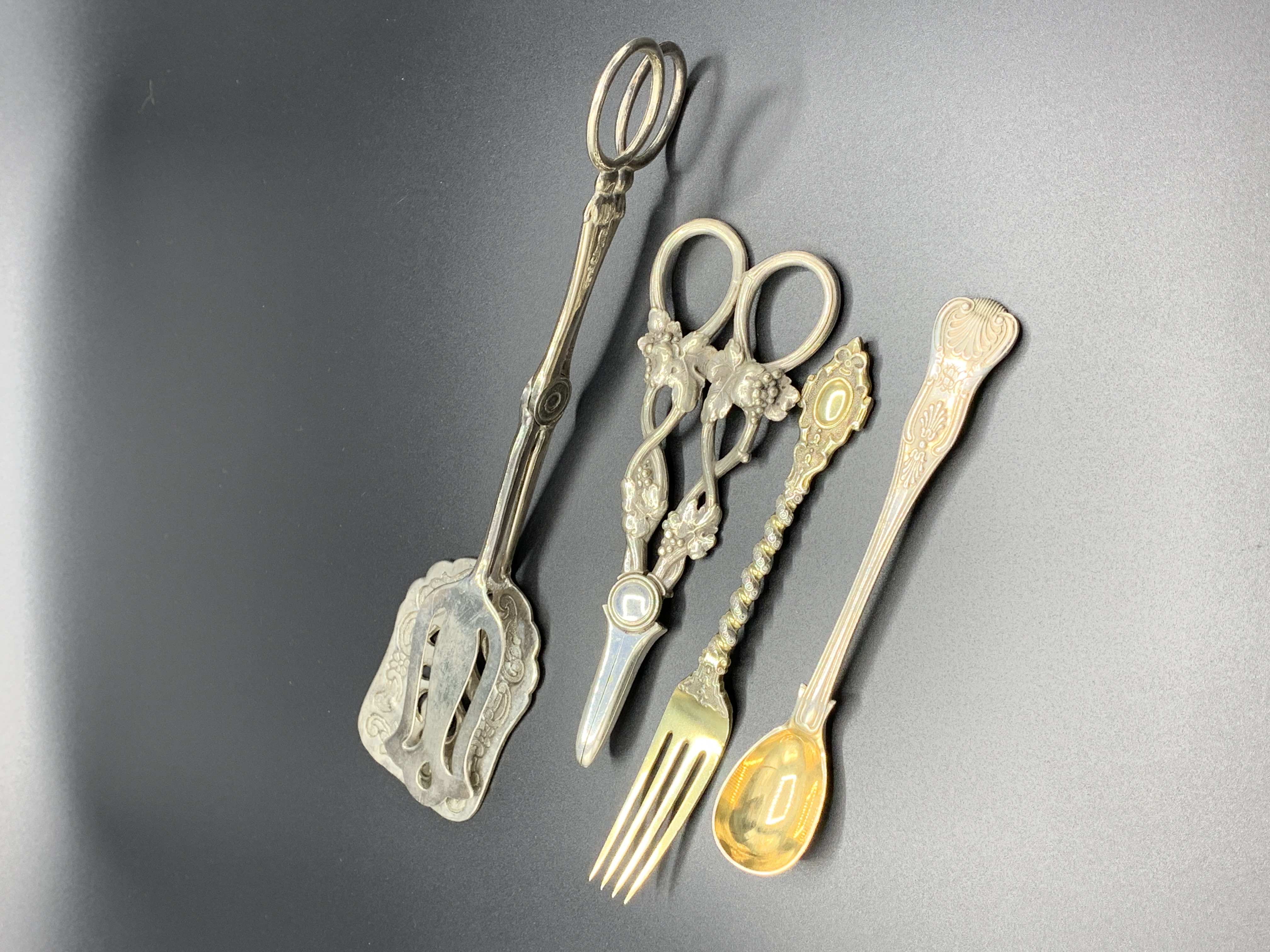 Very decorative silver gilt Victorian dessert fork and three other pieces of silver cutlery - Image 3 of 3