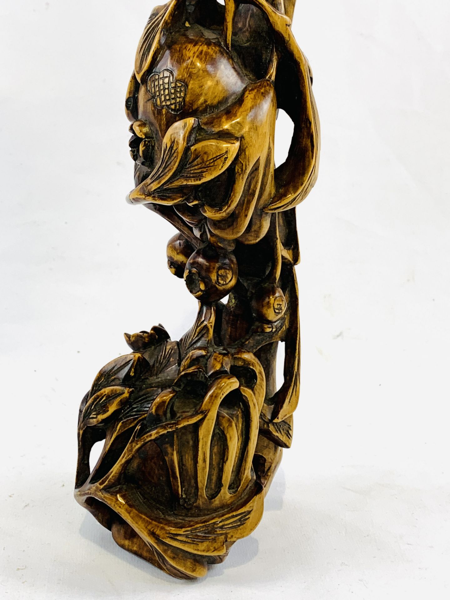 Chinese wood ornament carved with pomegranates and vines - Image 2 of 3