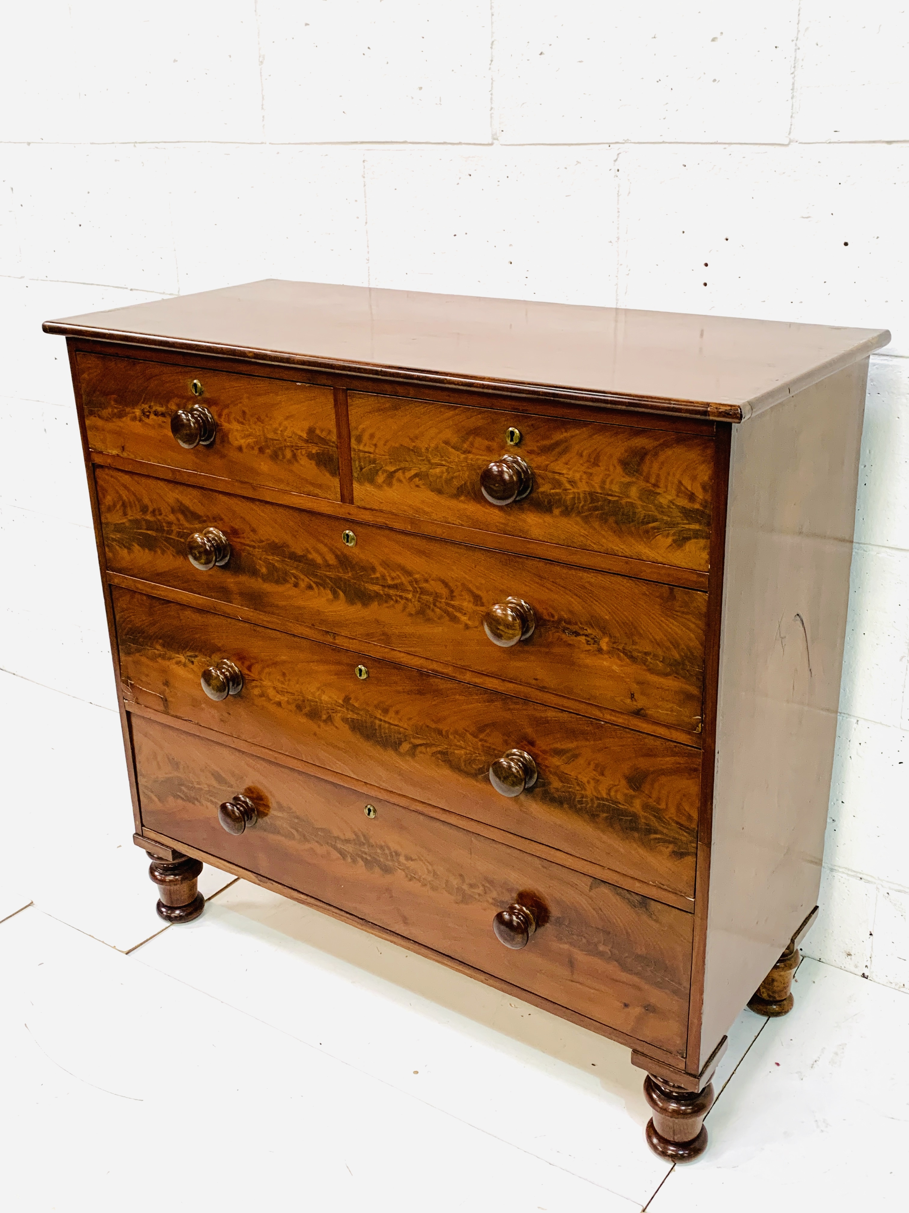 Mid-19th Century flame mahogany chest of drawers - Image 2 of 7