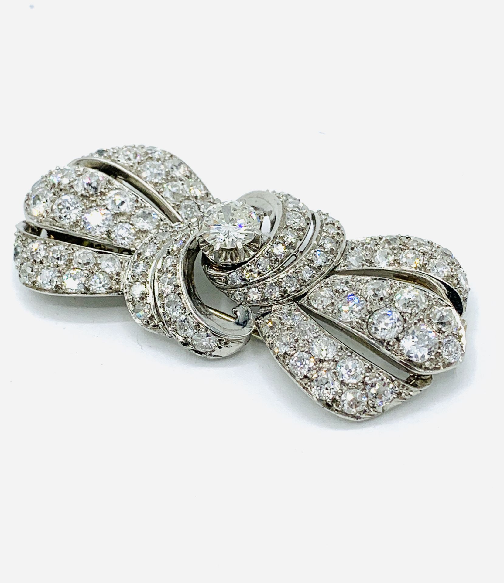 18ct gold and diamond clip brooch, centre stone approximately 1.3ct - Image 5 of 8