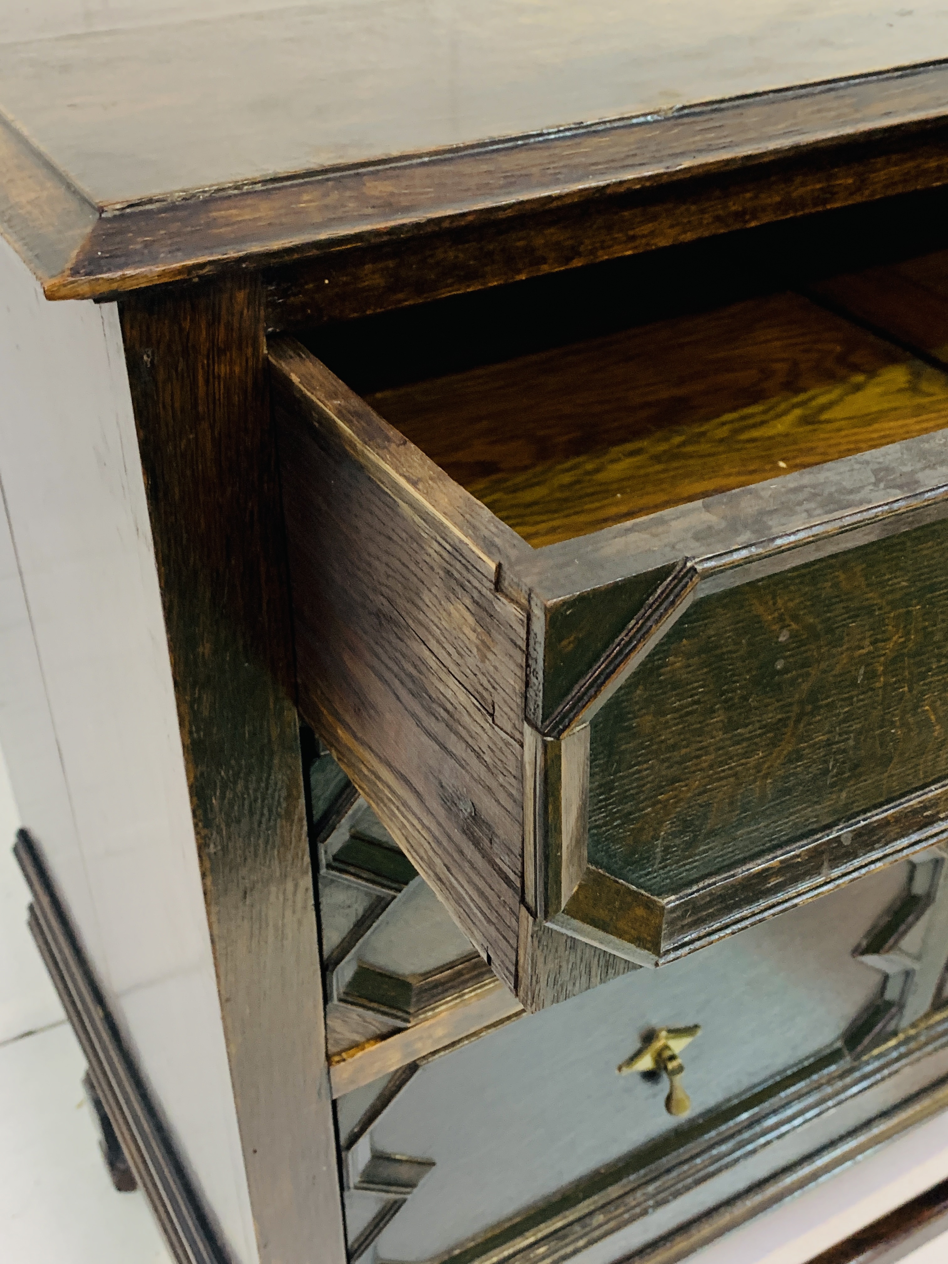 Early 18th century oak chest - Image 5 of 5