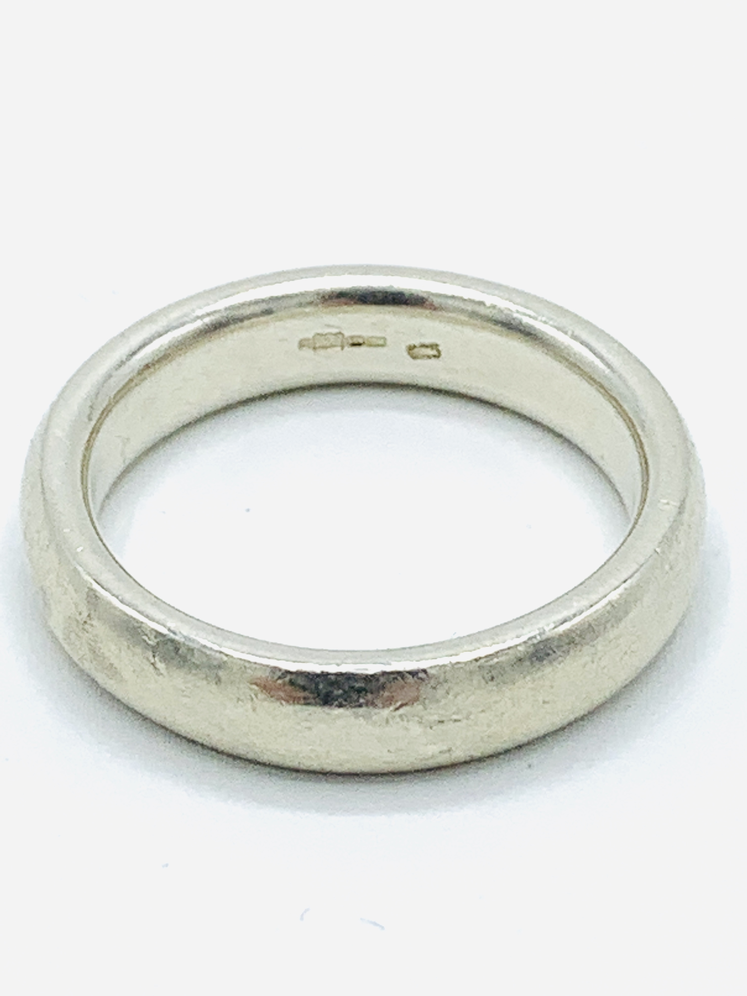 9ct gold signet ring, and a silver wedding band - Image 6 of 8