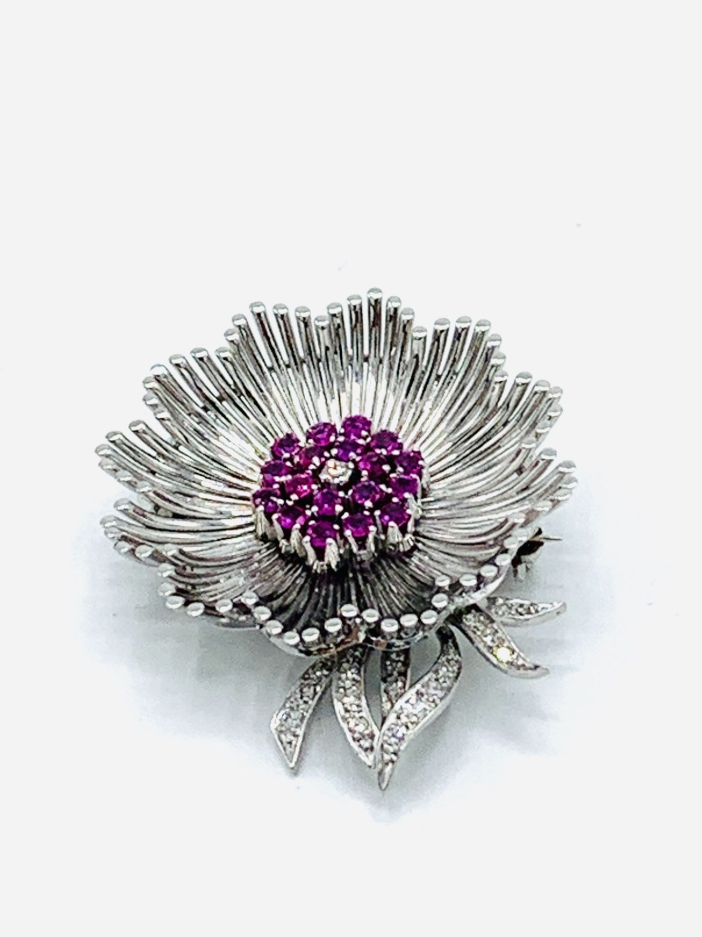 18ct white gold ruby and diamond brooch - Image 2 of 5