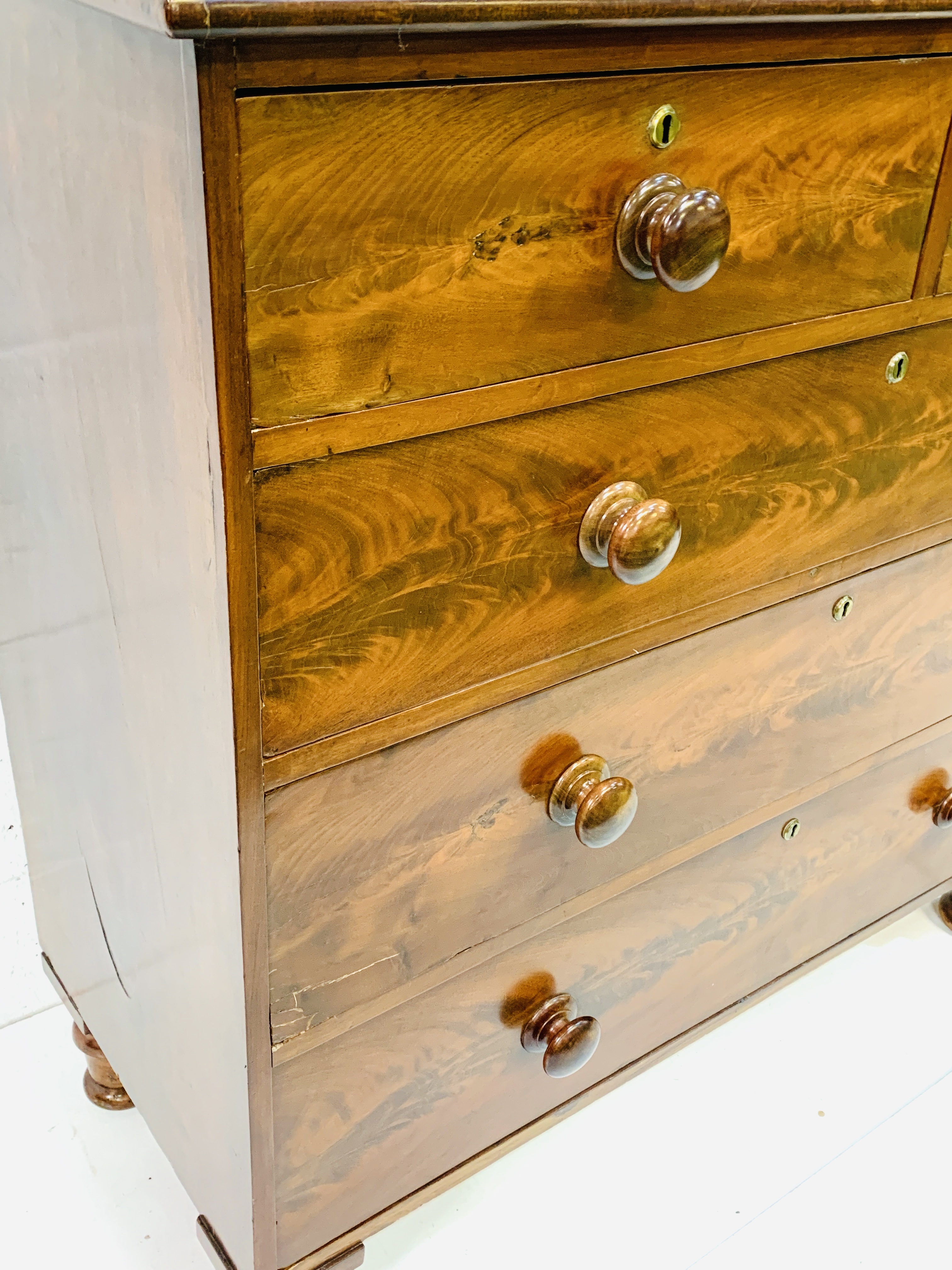 Mid-19th Century flame mahogany chest of drawers - Image 6 of 7