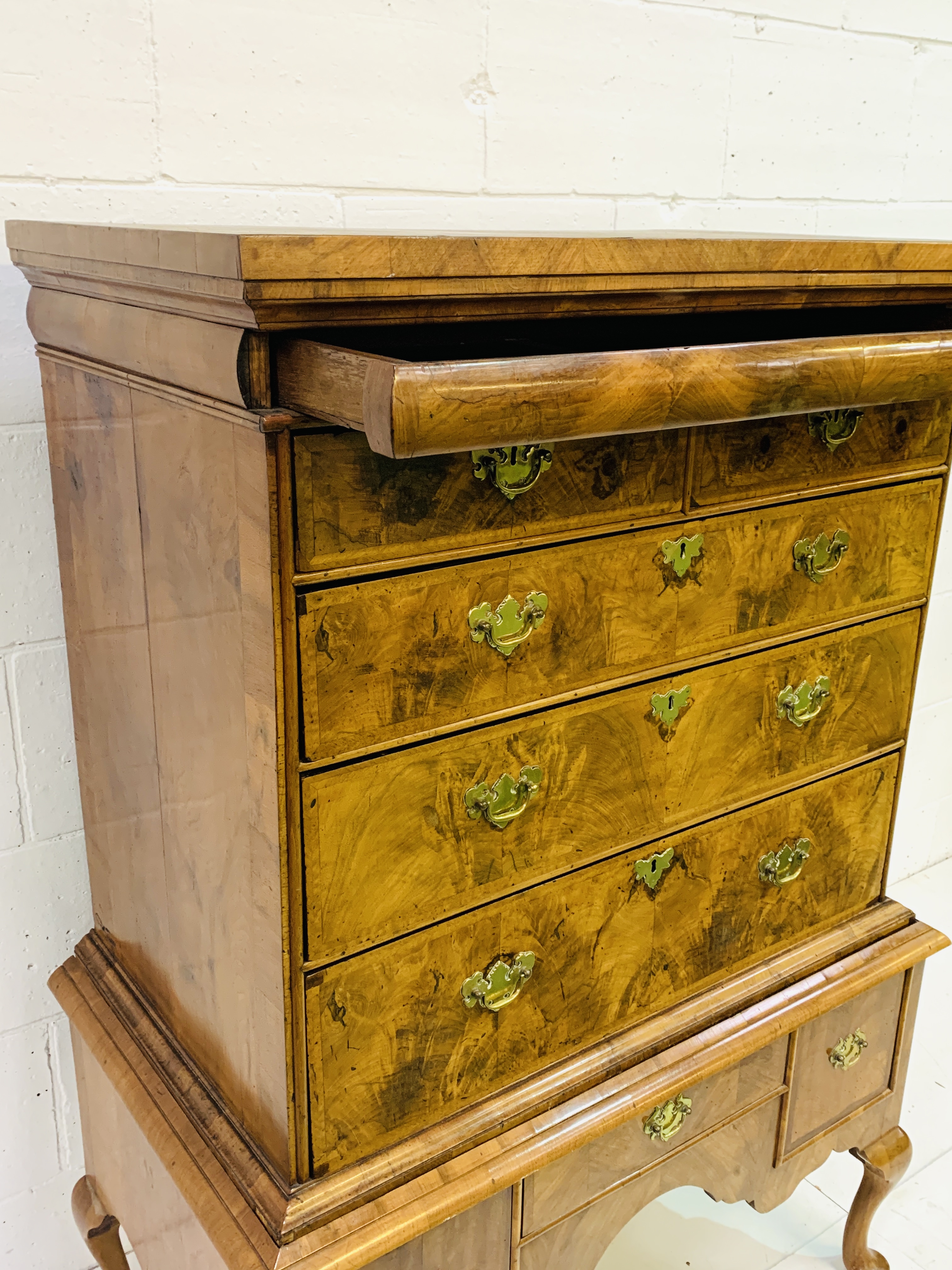 Walnut veneer chest - Image 4 of 10