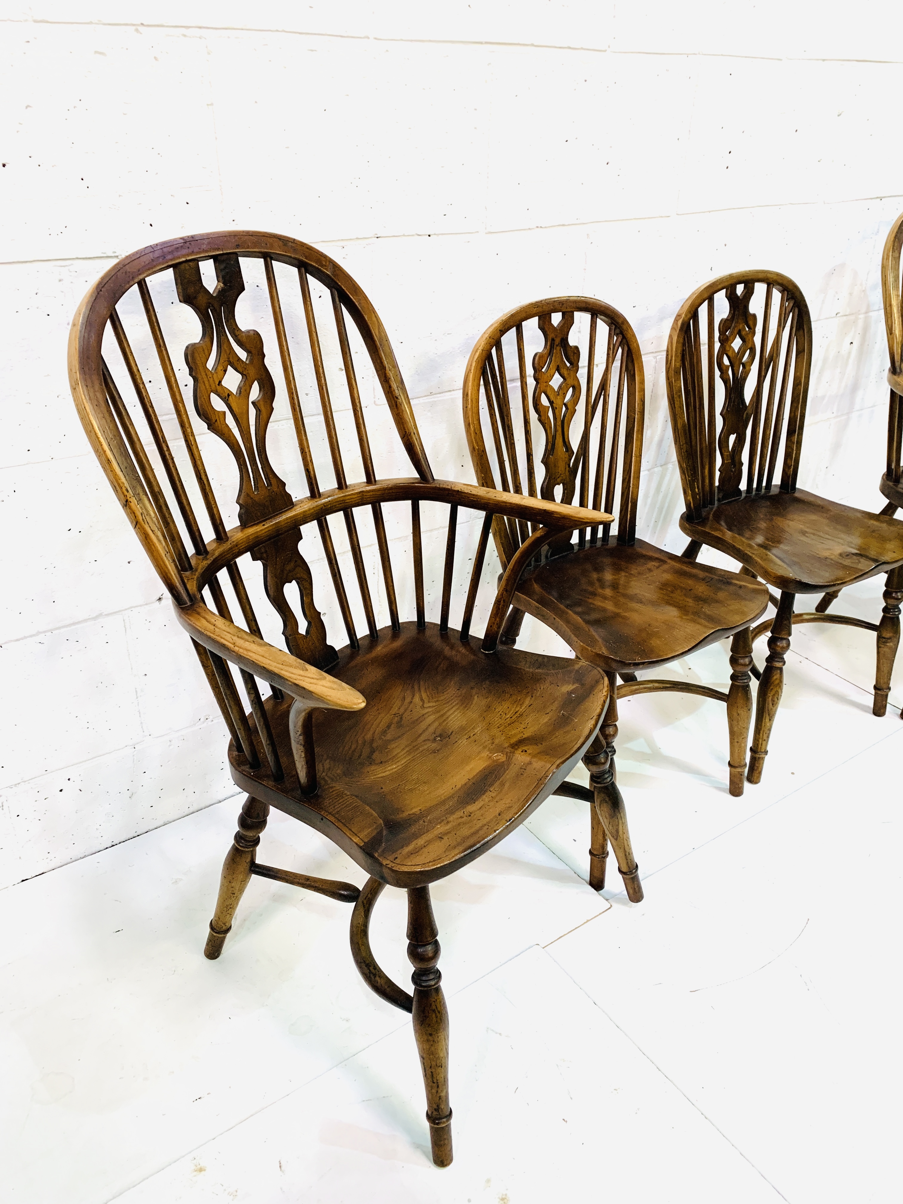 A group of 4 oak and elm chairs - Image 3 of 5