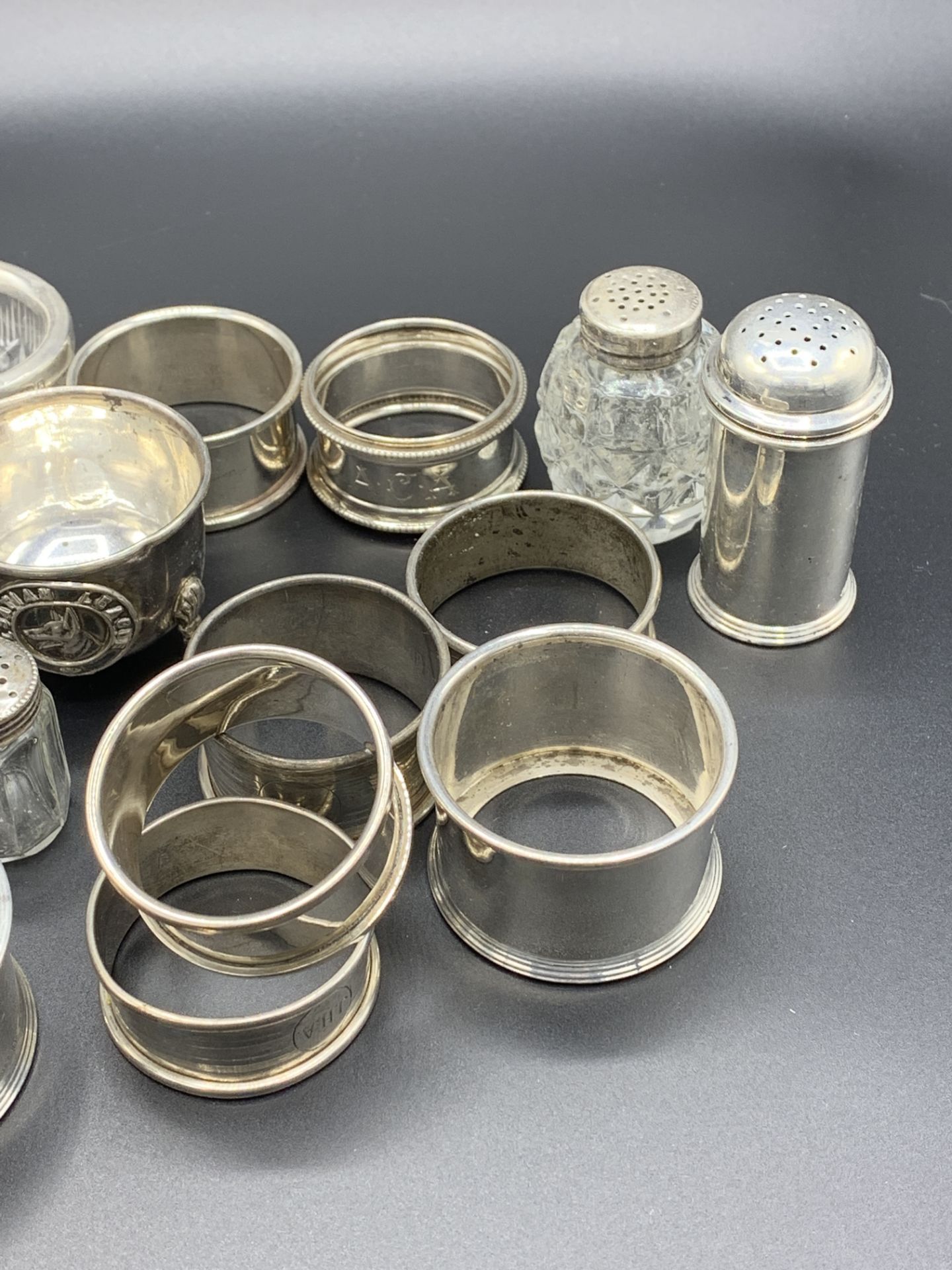 A collection of different sterling silver napkin rings and condiments - Image 5 of 5