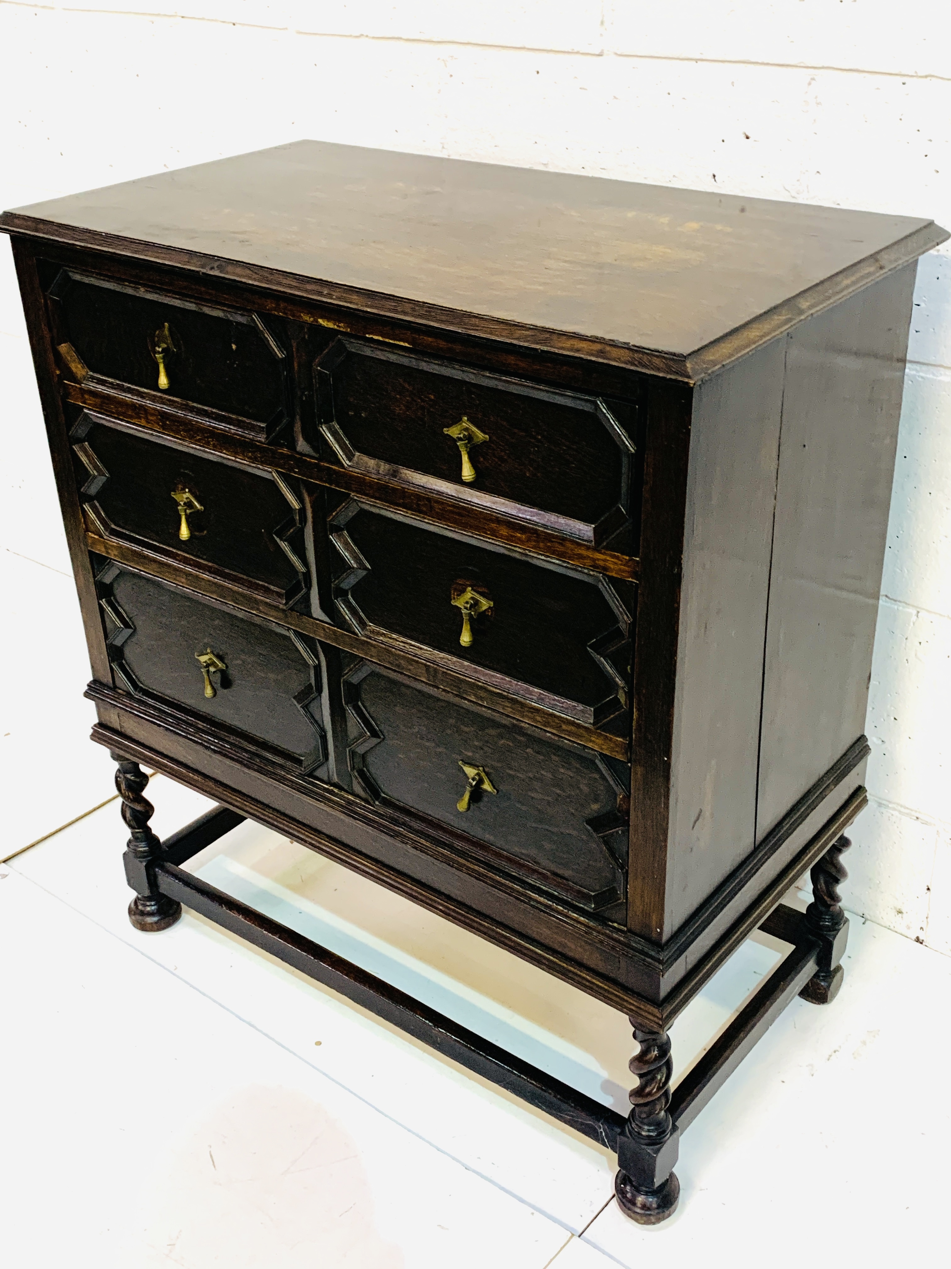 Early 18th century oak chest - Image 3 of 5