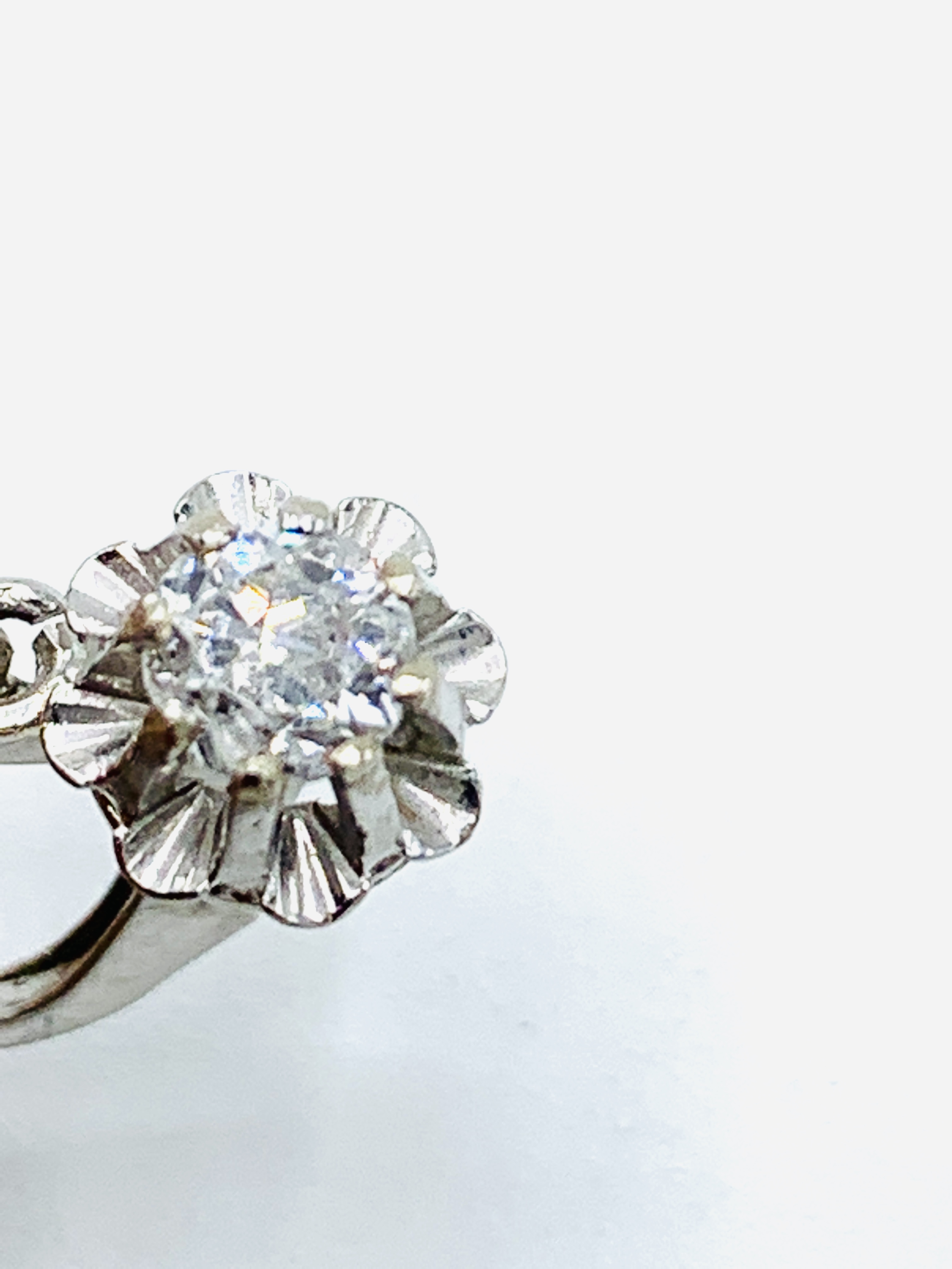 White gold diamond earrings - Image 3 of 3