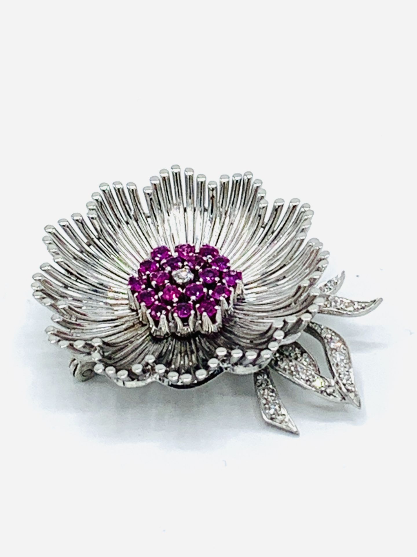 18ct white gold ruby and diamond brooch - Image 3 of 5