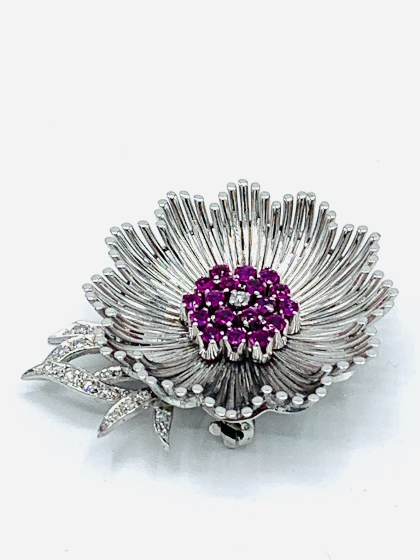 18ct white gold ruby and diamond brooch - Image 5 of 5