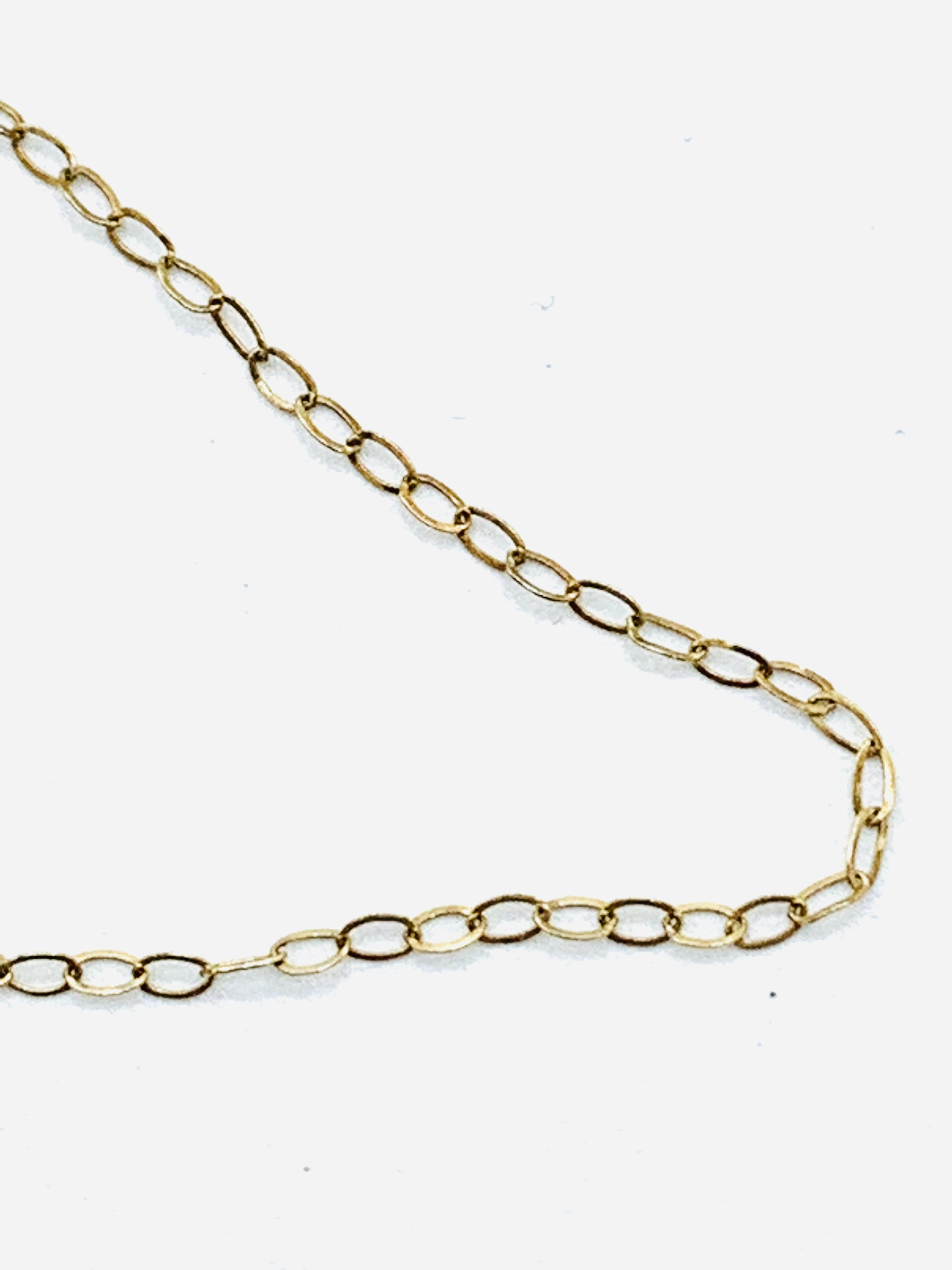 9ct gold flat necklace together with two 9ct gold fine chains - Image 4 of 4