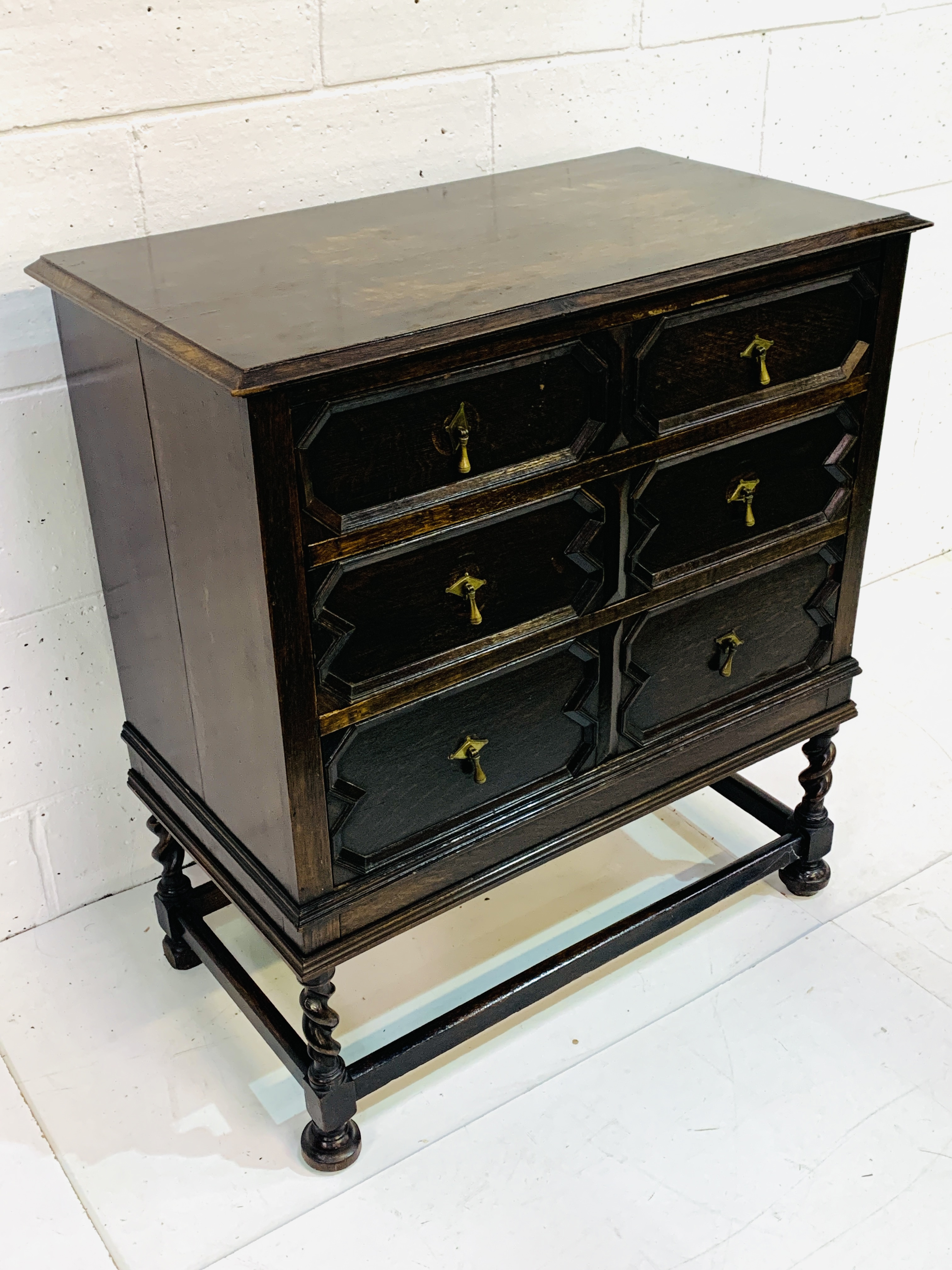 Early 18th century oak chest - Image 4 of 5