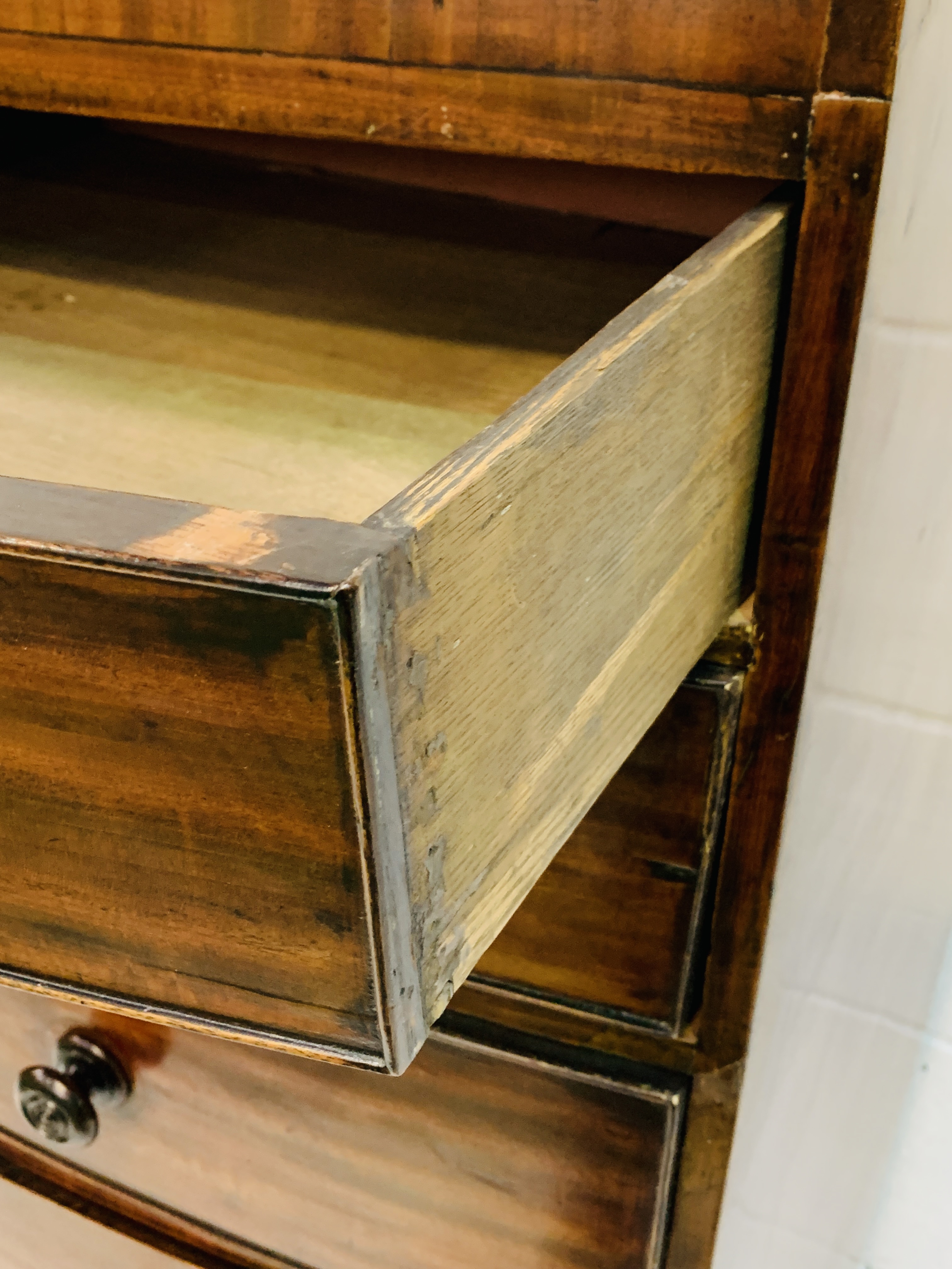 Early 19th Century mahogany bow-fronted chest of drawers - Image 7 of 8