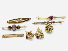 Four 9ct gold bar brooches, another bar brooch; and three 9ct earrings