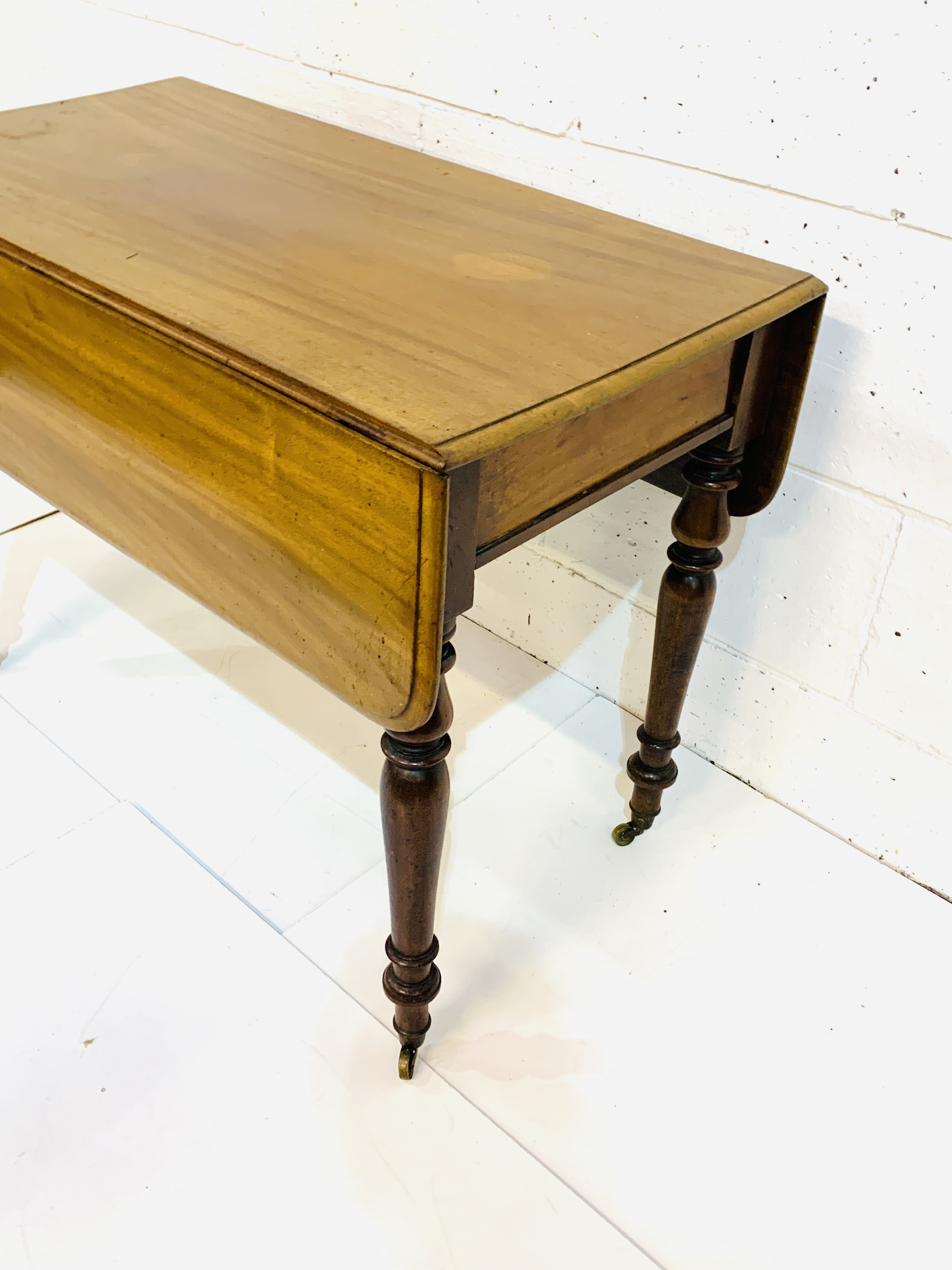 Mahogany Pembroke table. - Image 2 of 5