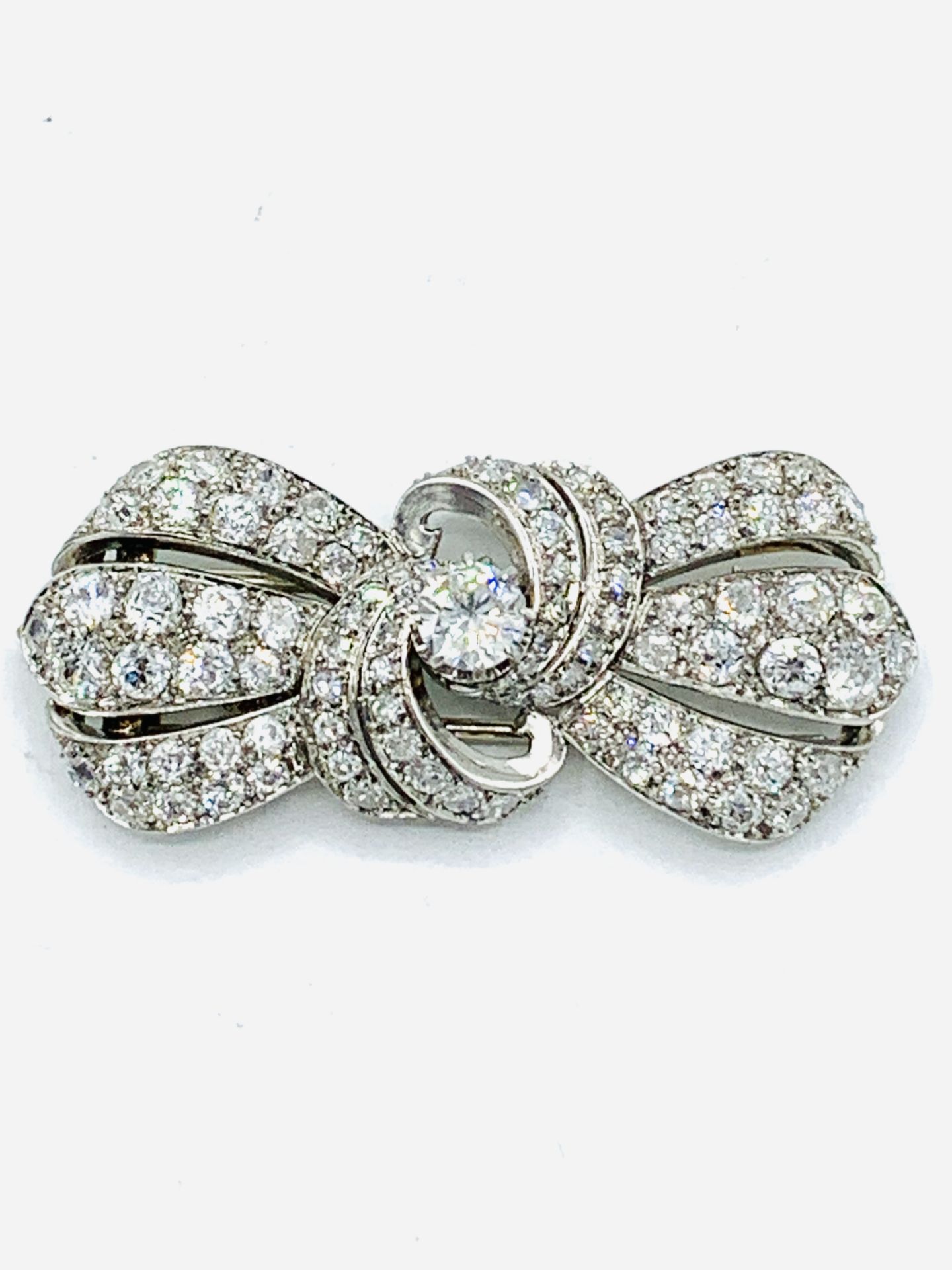 18ct gold and diamond clip brooch, centre stone approximately 1.3ct - Image 2 of 8