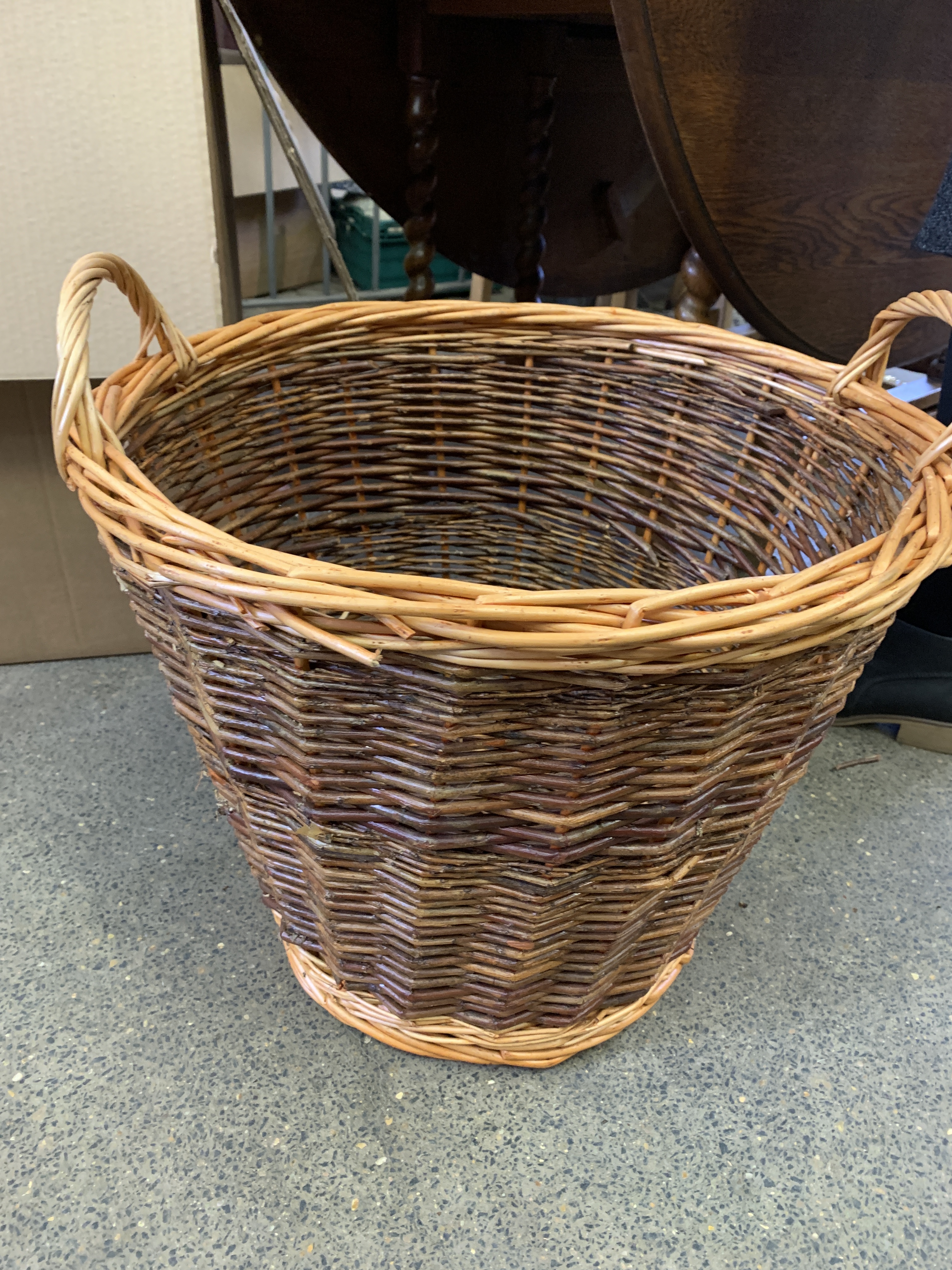 Copper coal scuttle and shovel and a wicker log basket - Image 2 of 2