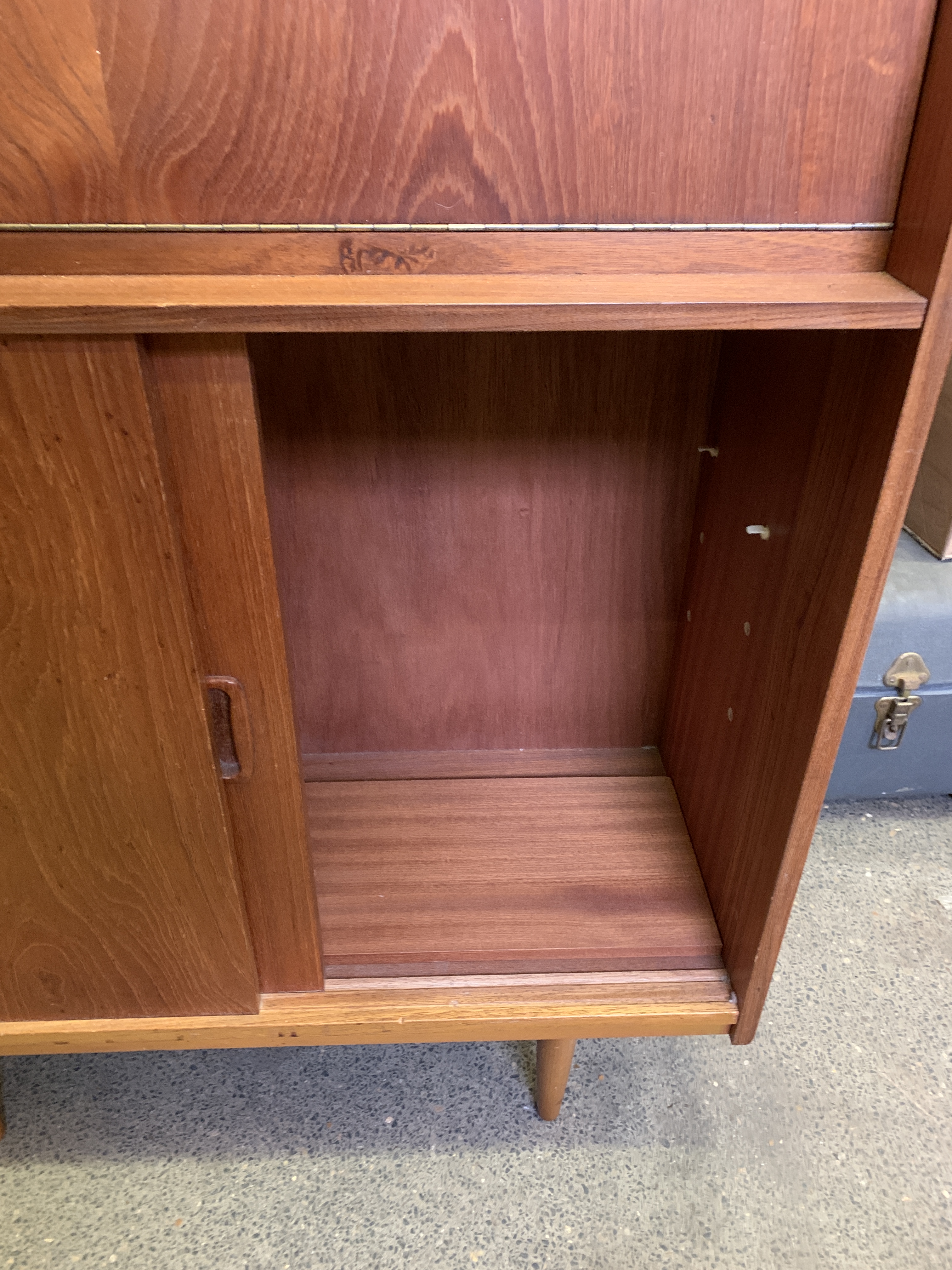 G-plan-style teak cocktail/drinks cabinet - Image 3 of 3