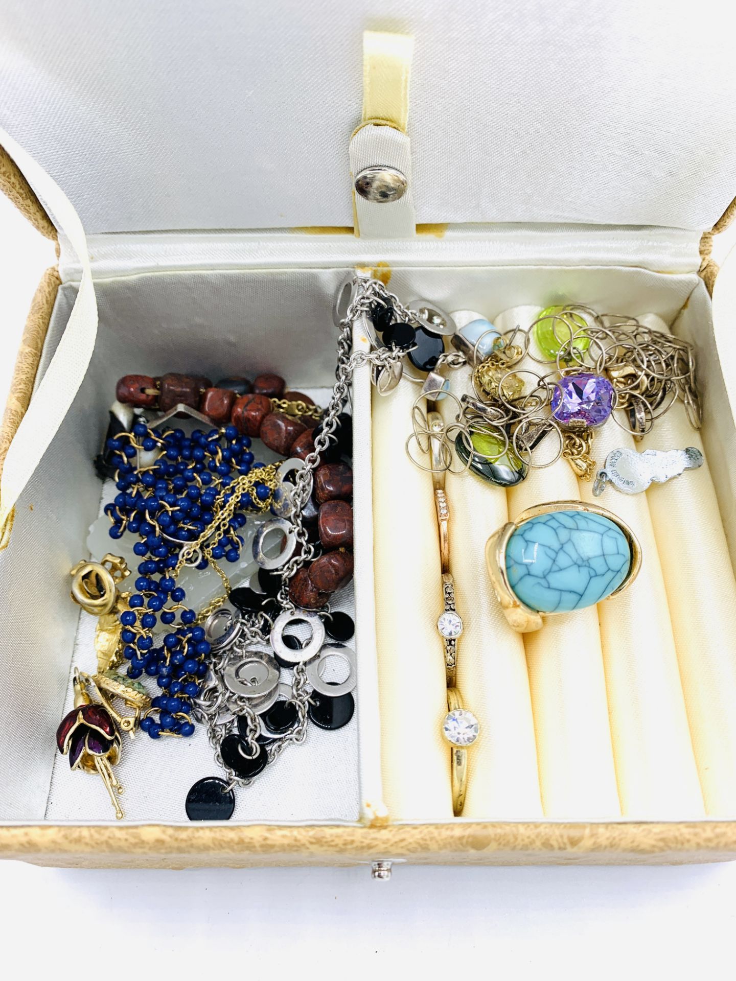 Two cases of costume jewellery. - Image 3 of 4
