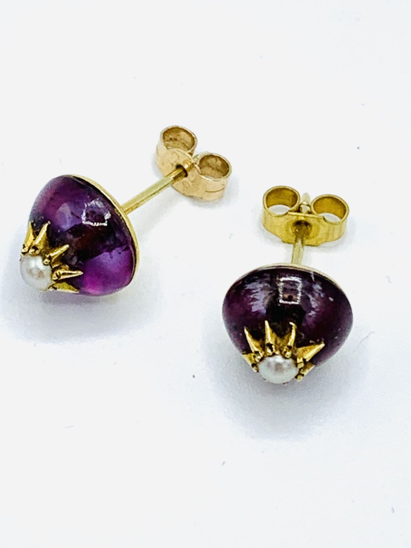 Gold coloured amethyst and seed pearl earrings - Image 2 of 2