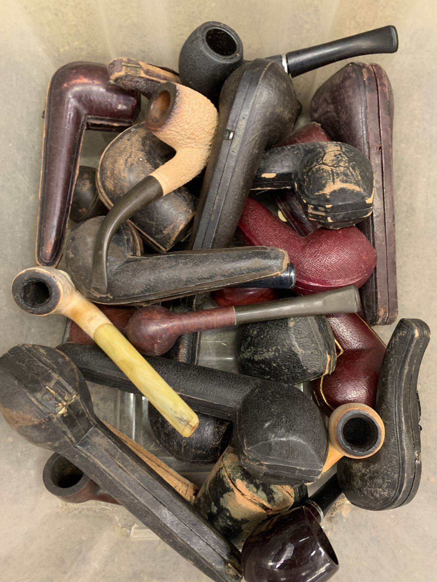 Quantity of smokers pipes and pipe boxes