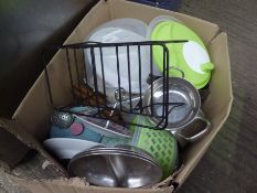 Quantity of kitchen ware