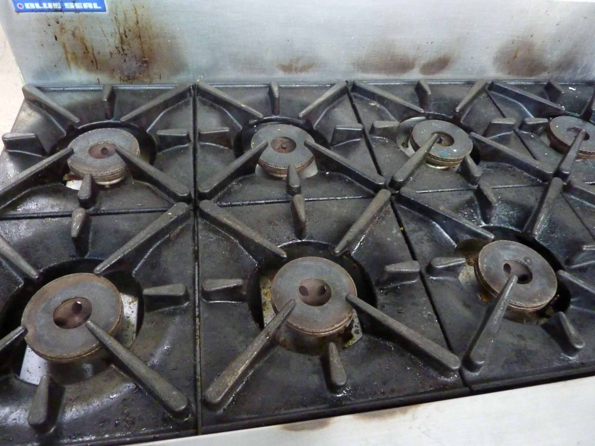 Blue Seal 8 burner gas cooker - Image 2 of 2