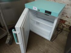 LEC lockable table top fridge