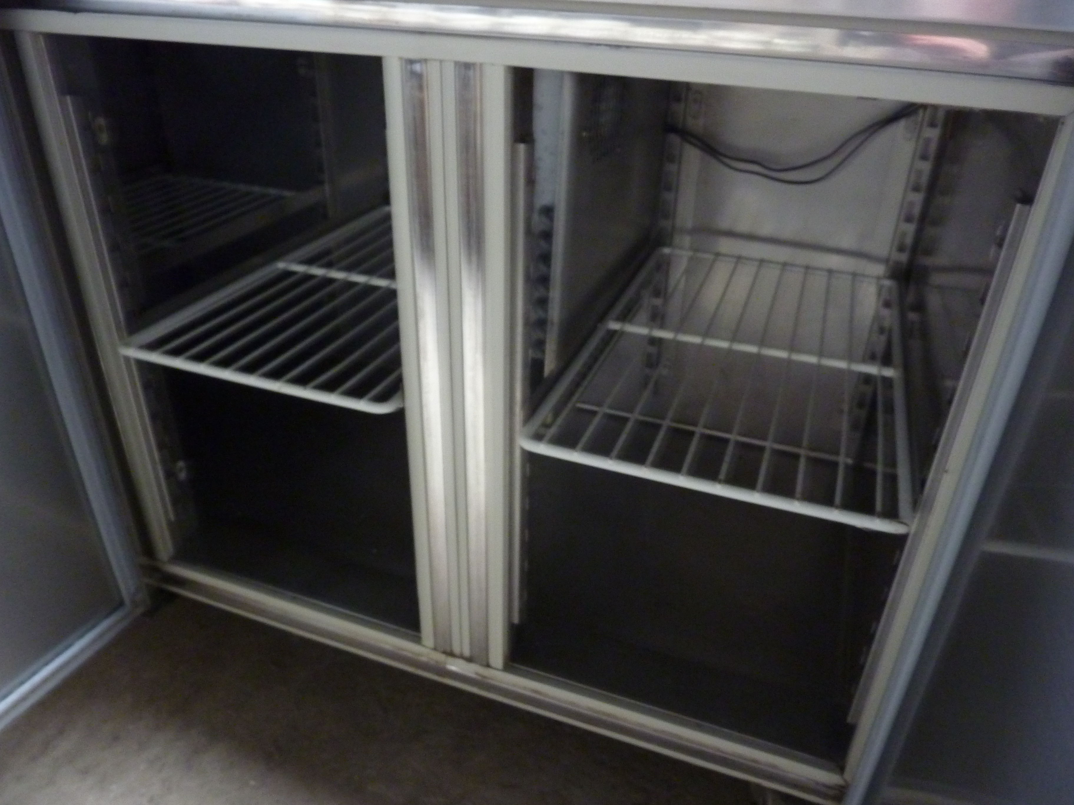 Inomax mobile stainless steel 3 door counter top fridge - Image 2 of 2
