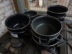 Ten cooking pots