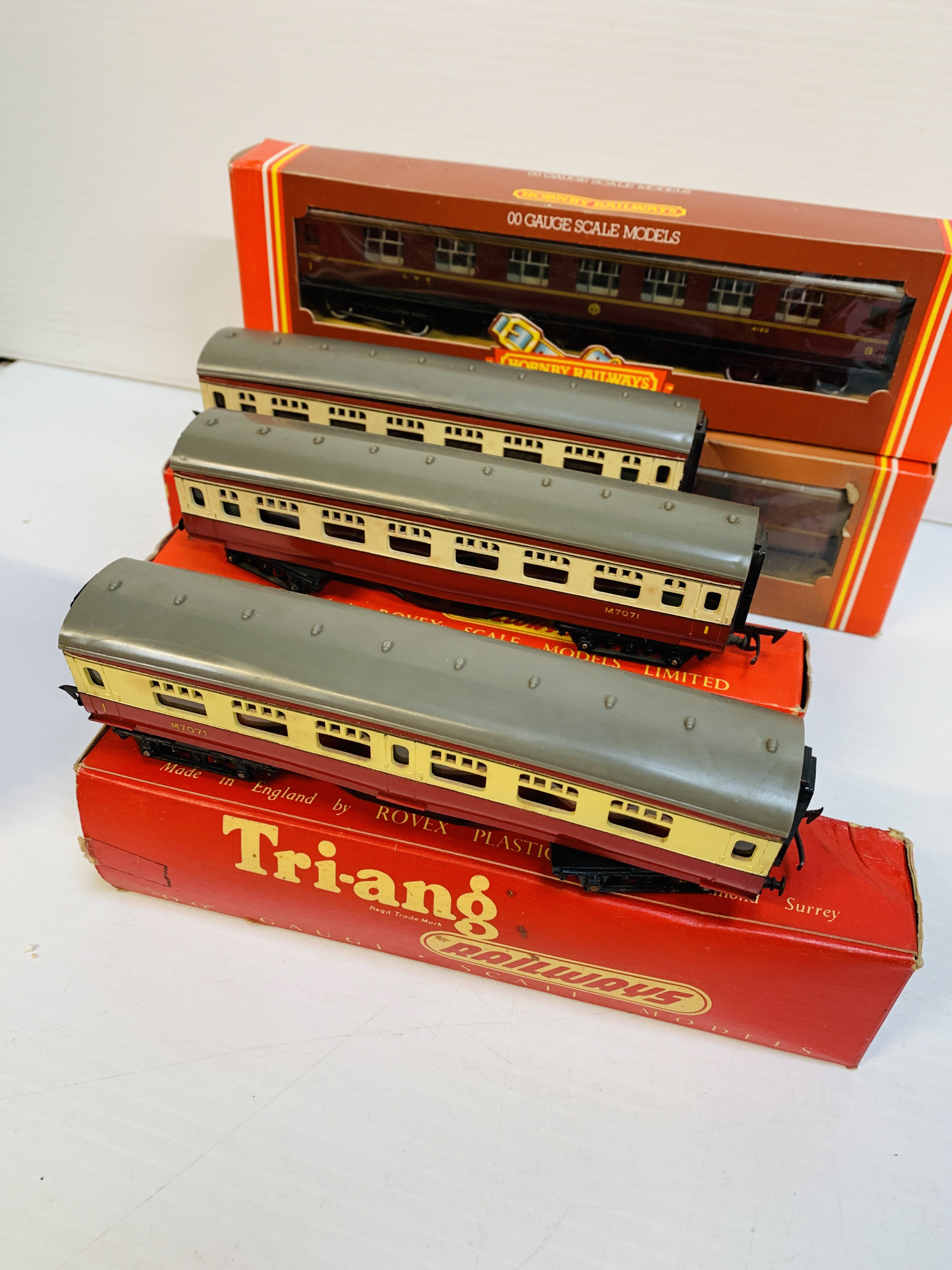 7 Hornby and Tri-ang railway coaches. - Image 4 of 5