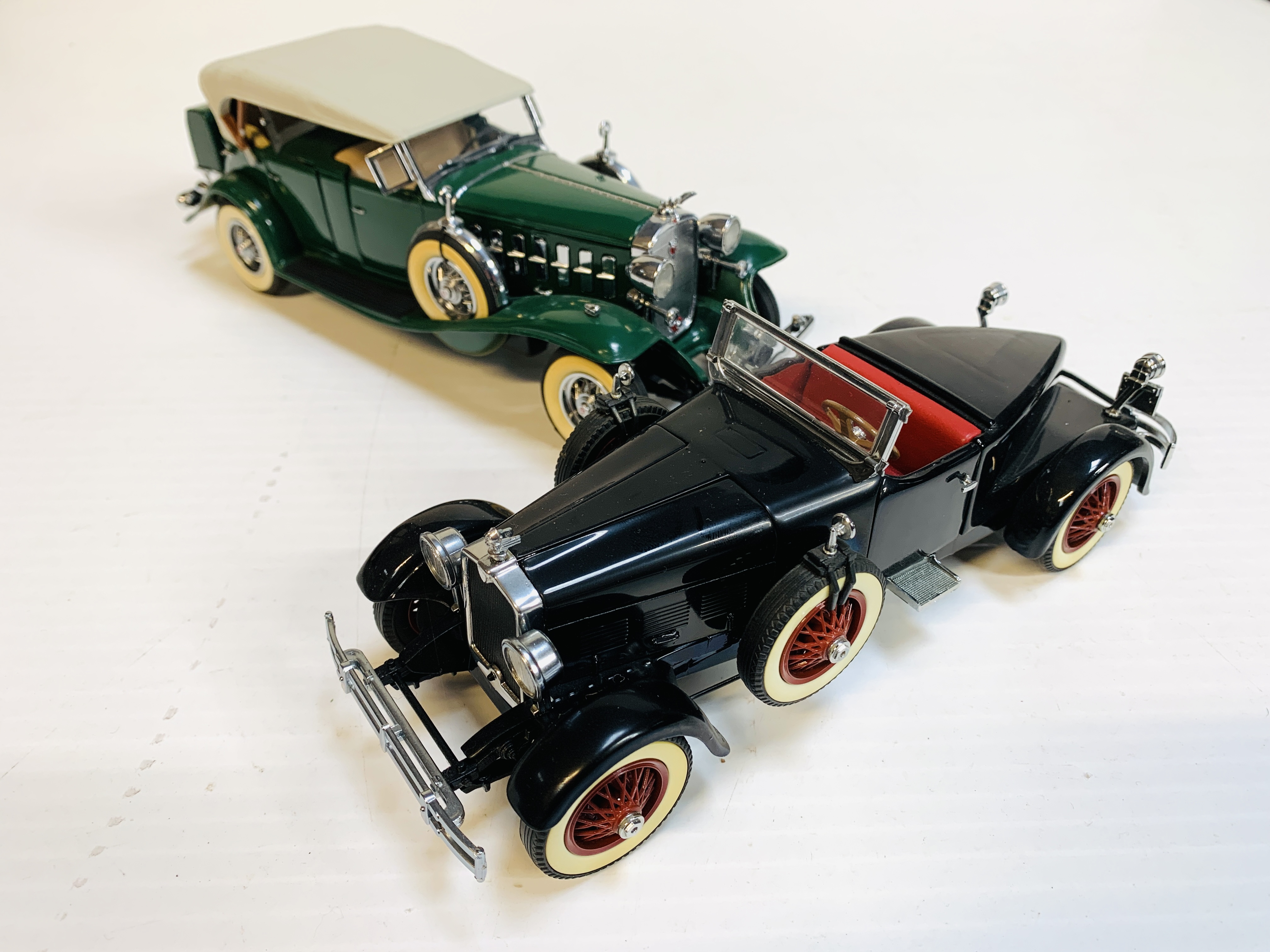 1932 Cadillac V16 together with a 1927 Stutz Blackhawk