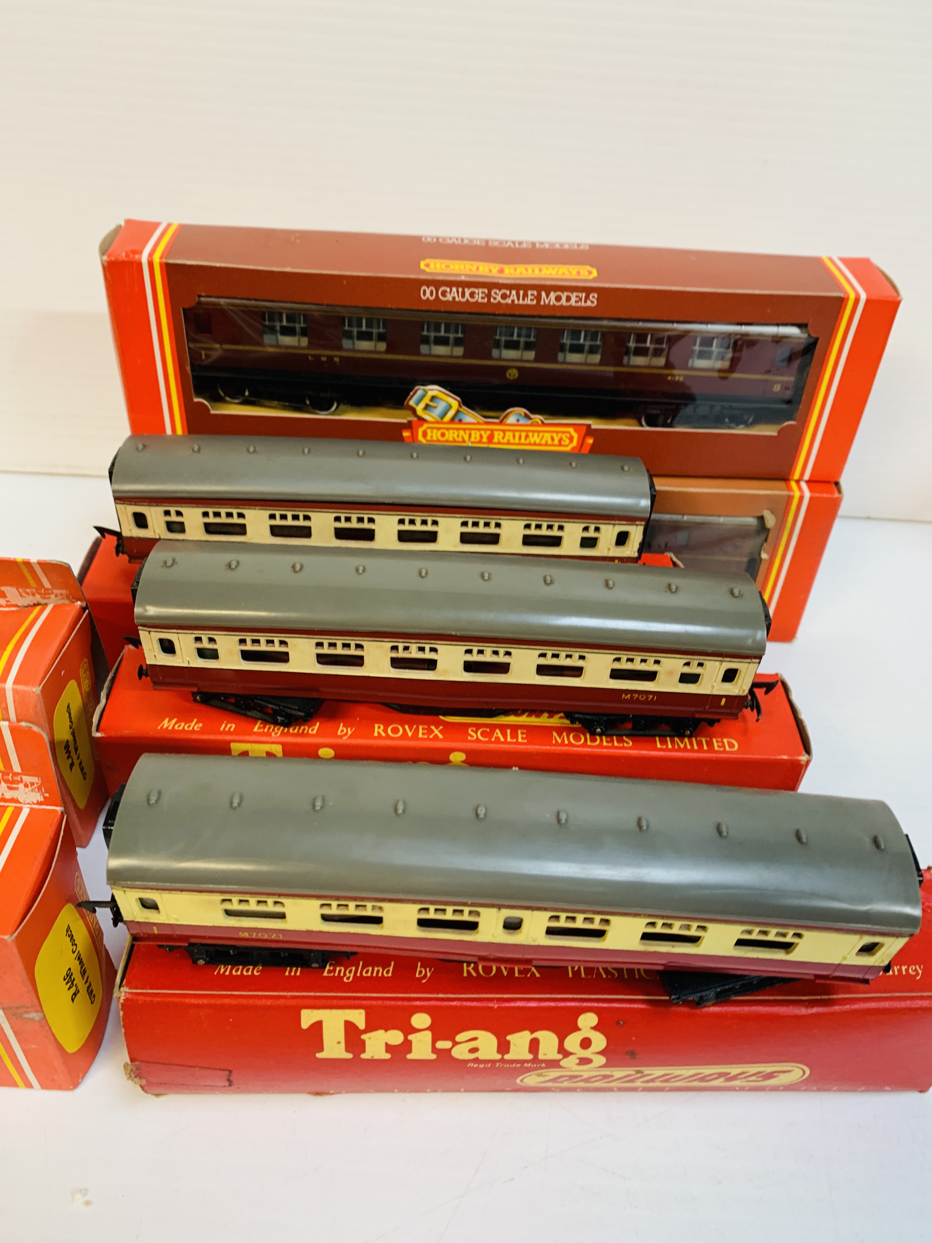 7 Hornby and Tri-ang railway coaches. - Image 2 of 5