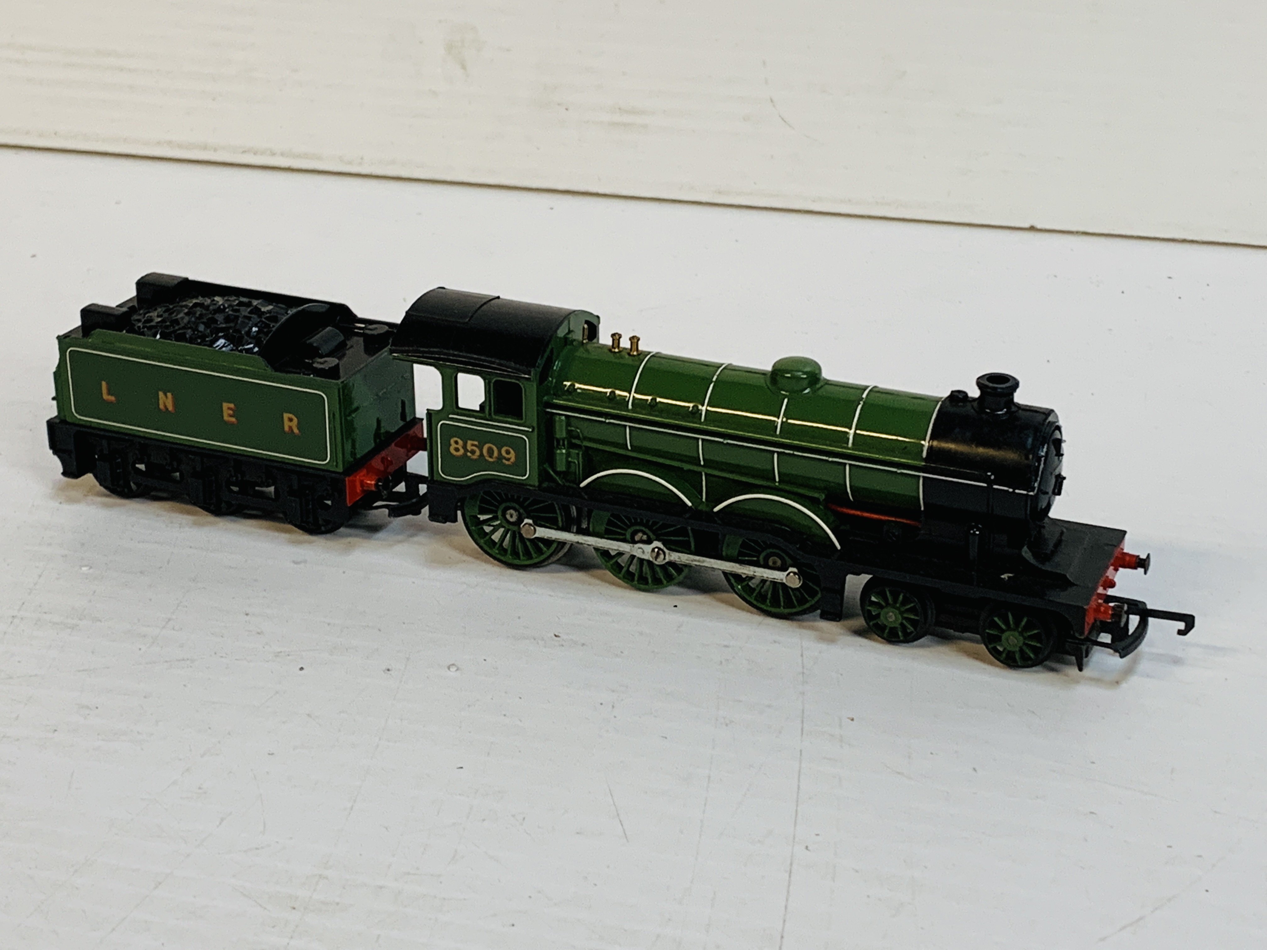 Tri-ang R150 4-6-0, together with a R39 Tender - Image 3 of 3